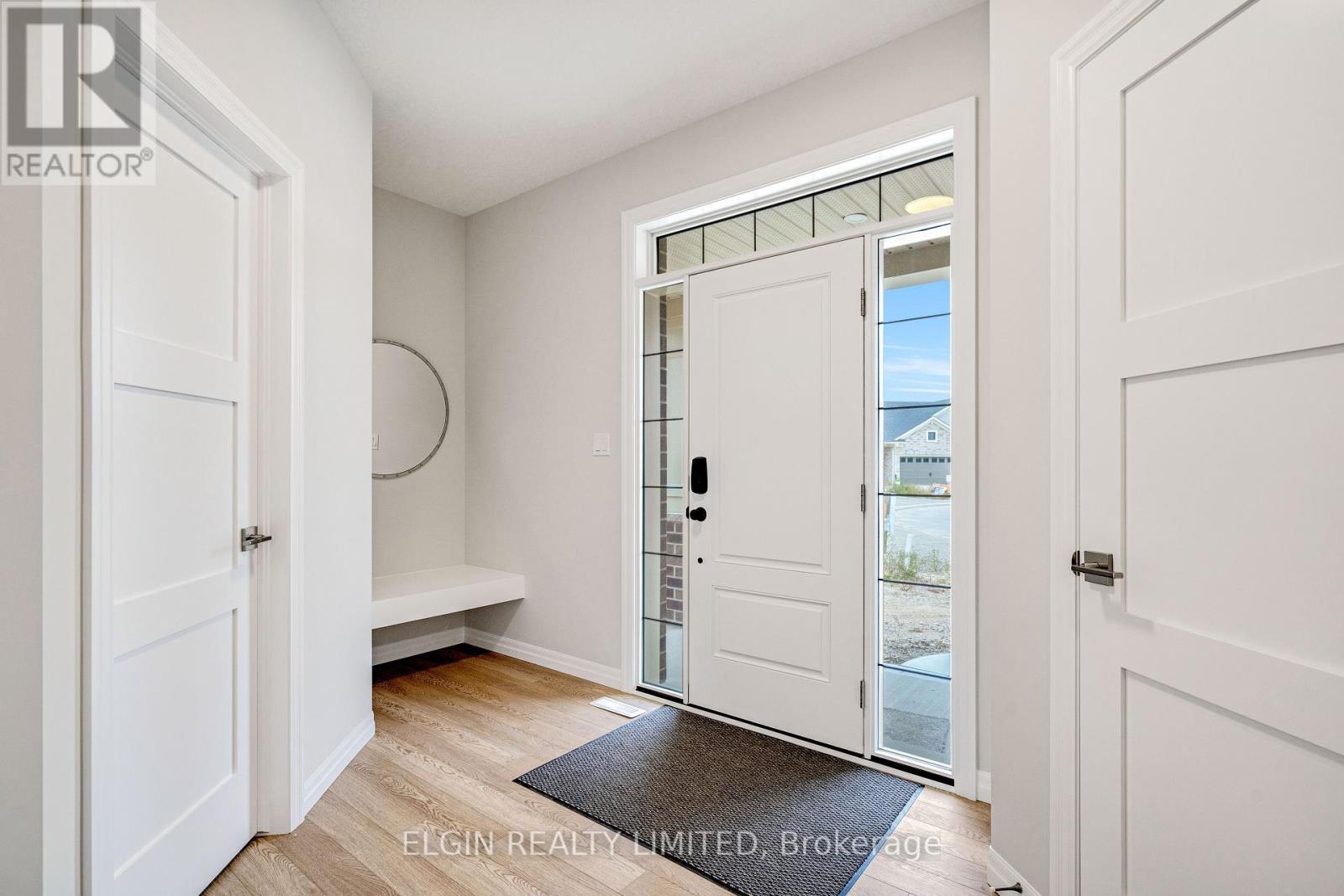 8 Columbus Court, Central Elgin, ON - Indoor Photo Showing Other Room