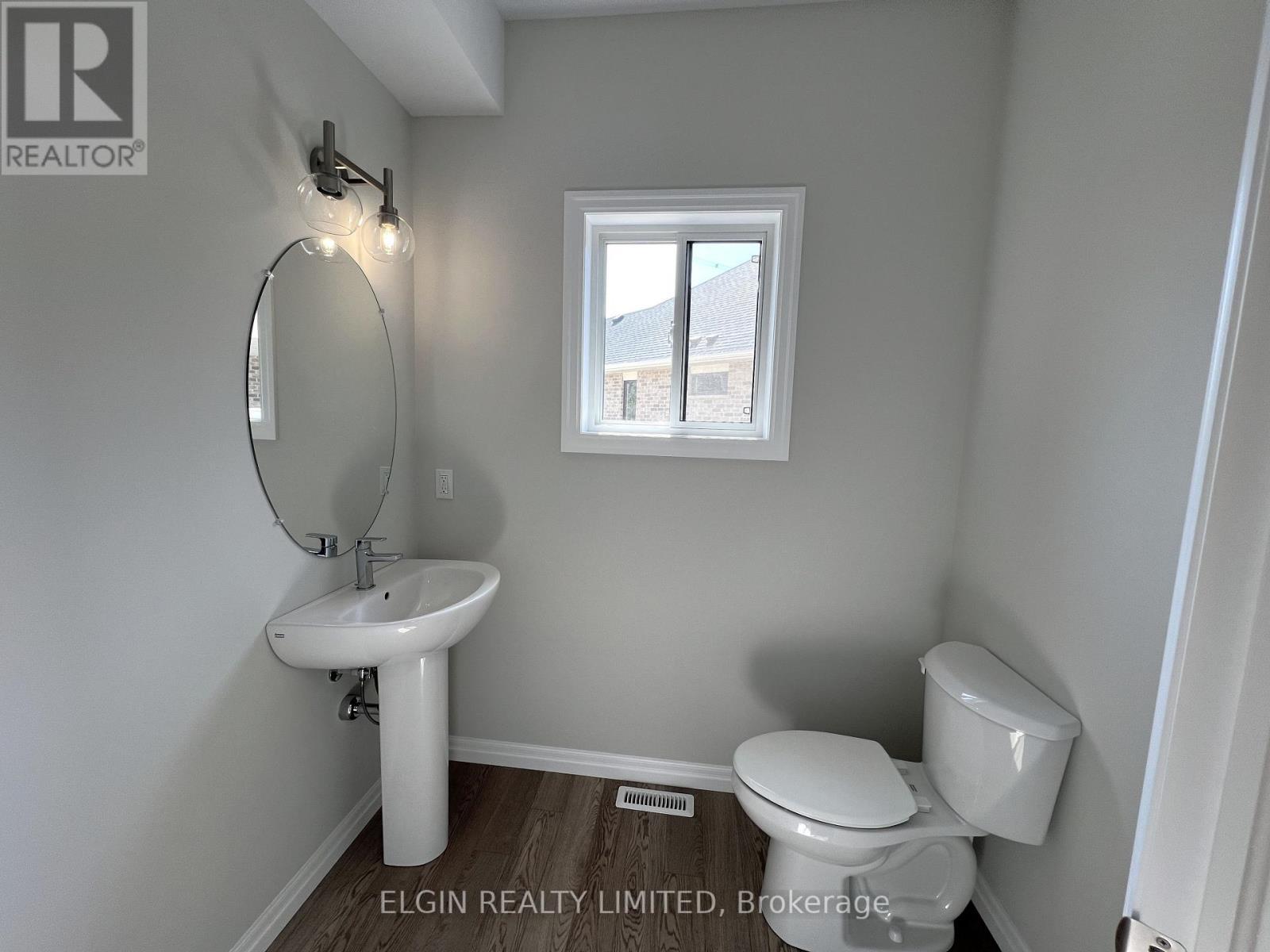 8 Columbus Court, Central Elgin, ON - Indoor Photo Showing Bathroom