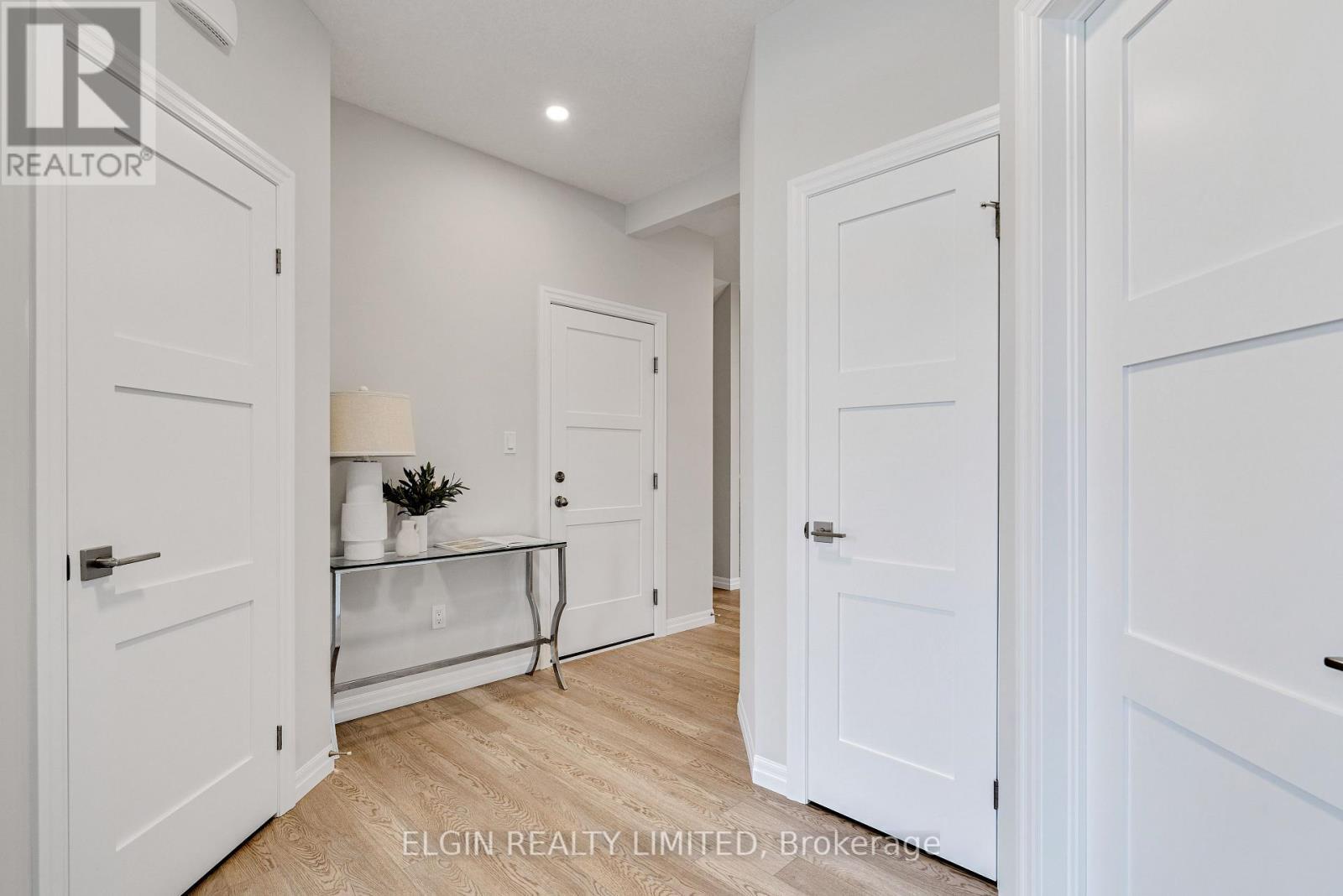 8 Columbus Court, Central Elgin, ON - Indoor Photo Showing Other Room