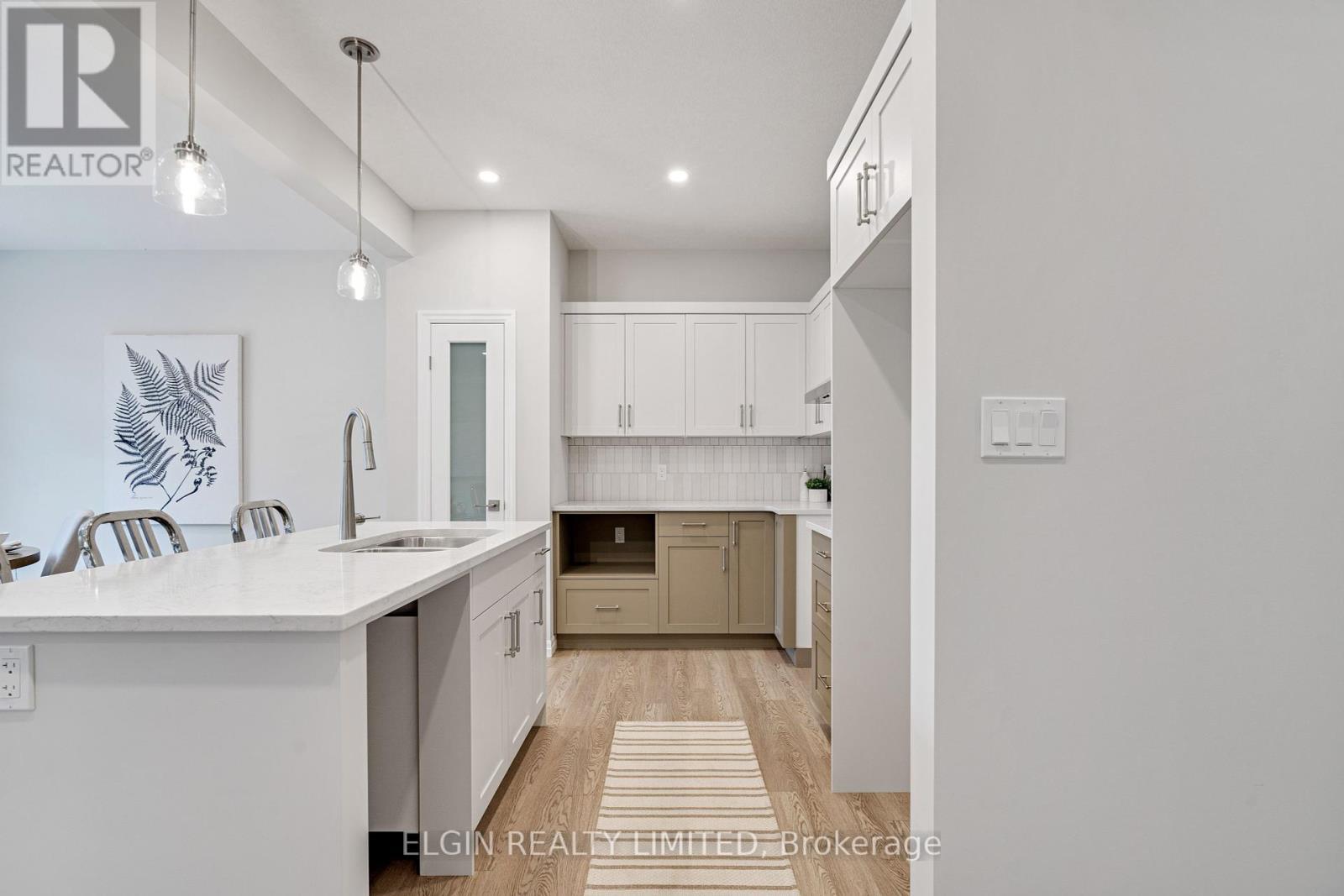 8 Columbus Court, Central Elgin, ON - Indoor Photo Showing Kitchen