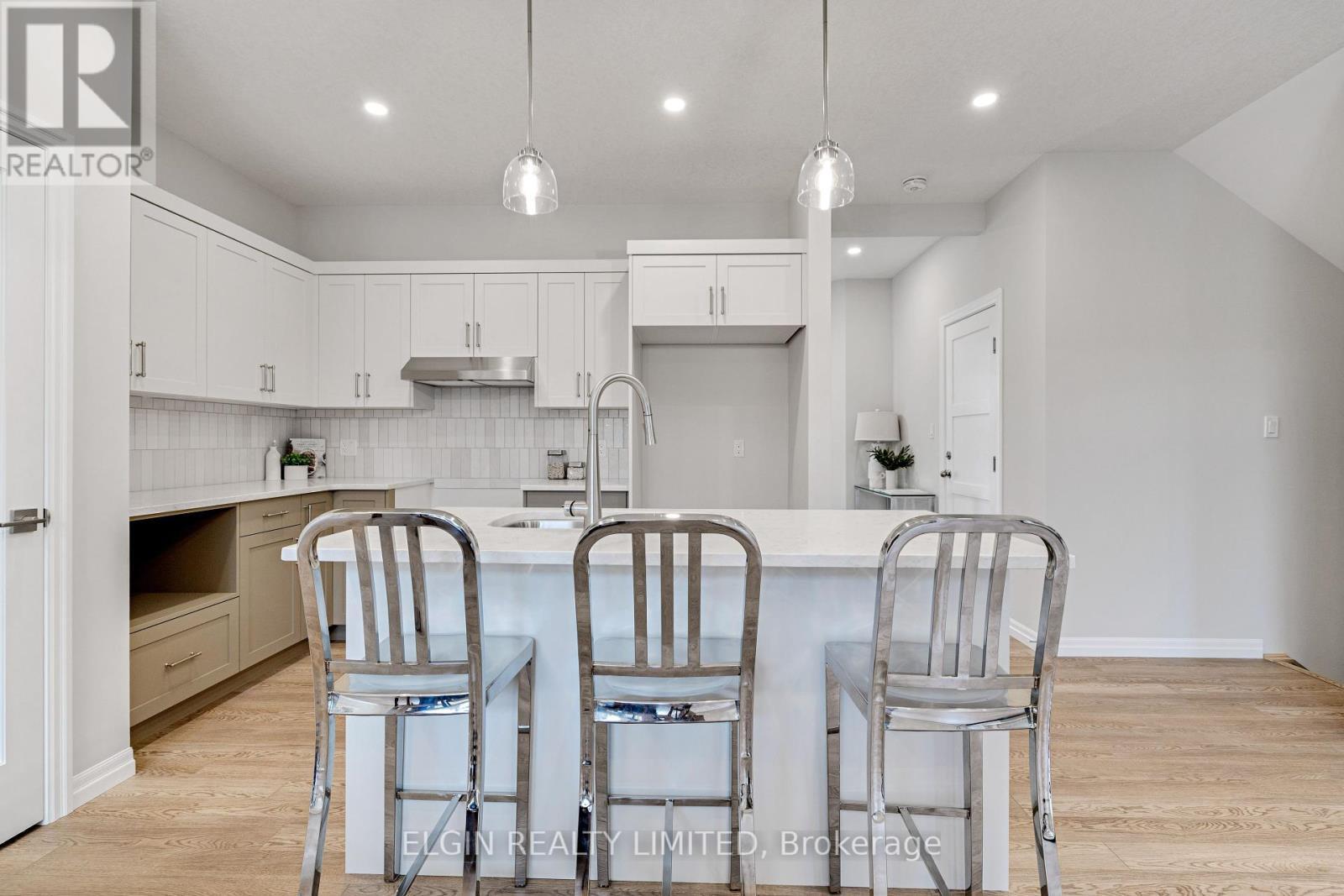 8 Columbus Court, Central Elgin, ON - Indoor Photo Showing Kitchen