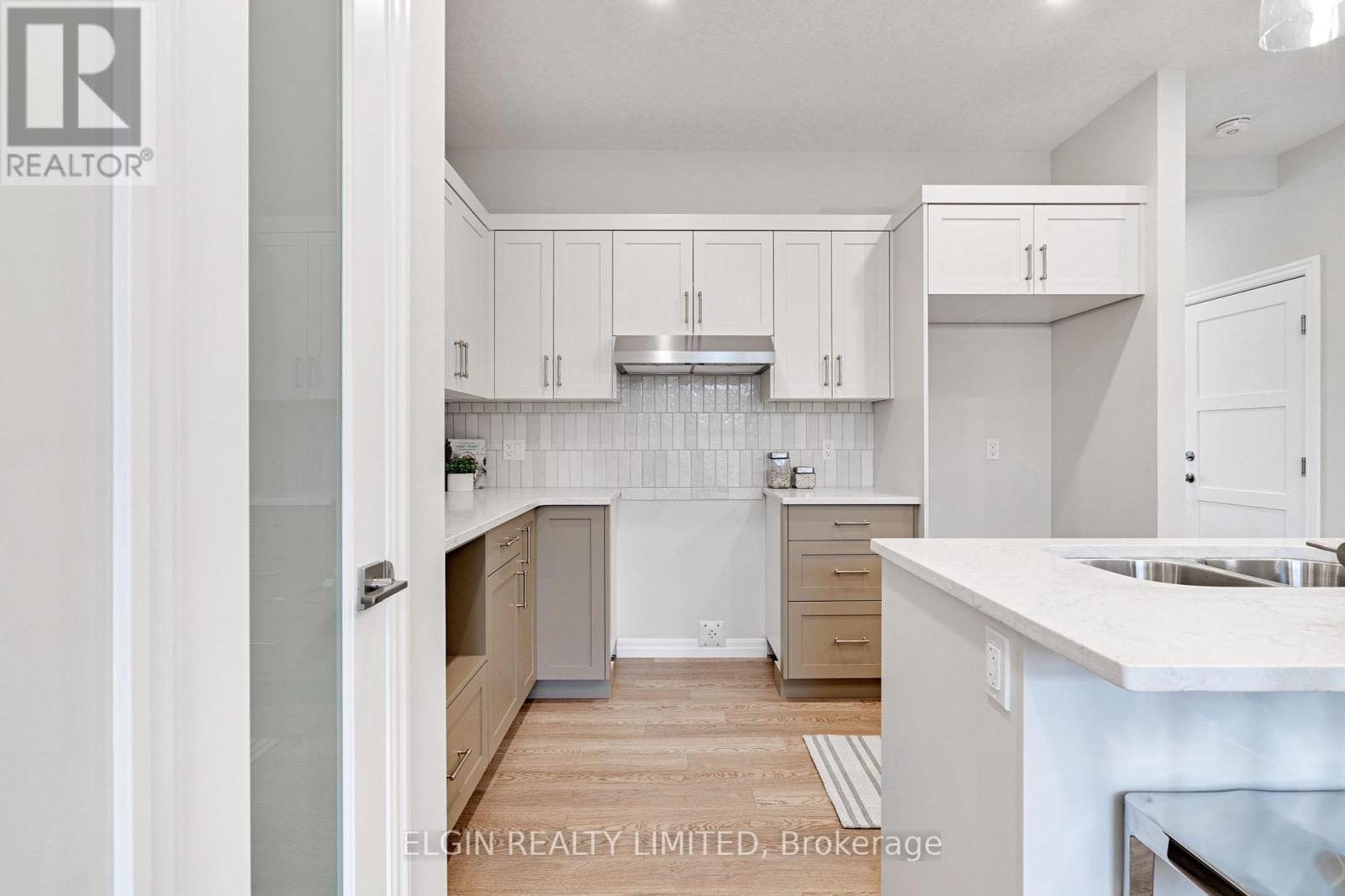8 Columbus Court, Central Elgin, ON - Indoor Photo Showing Kitchen With Double Sink