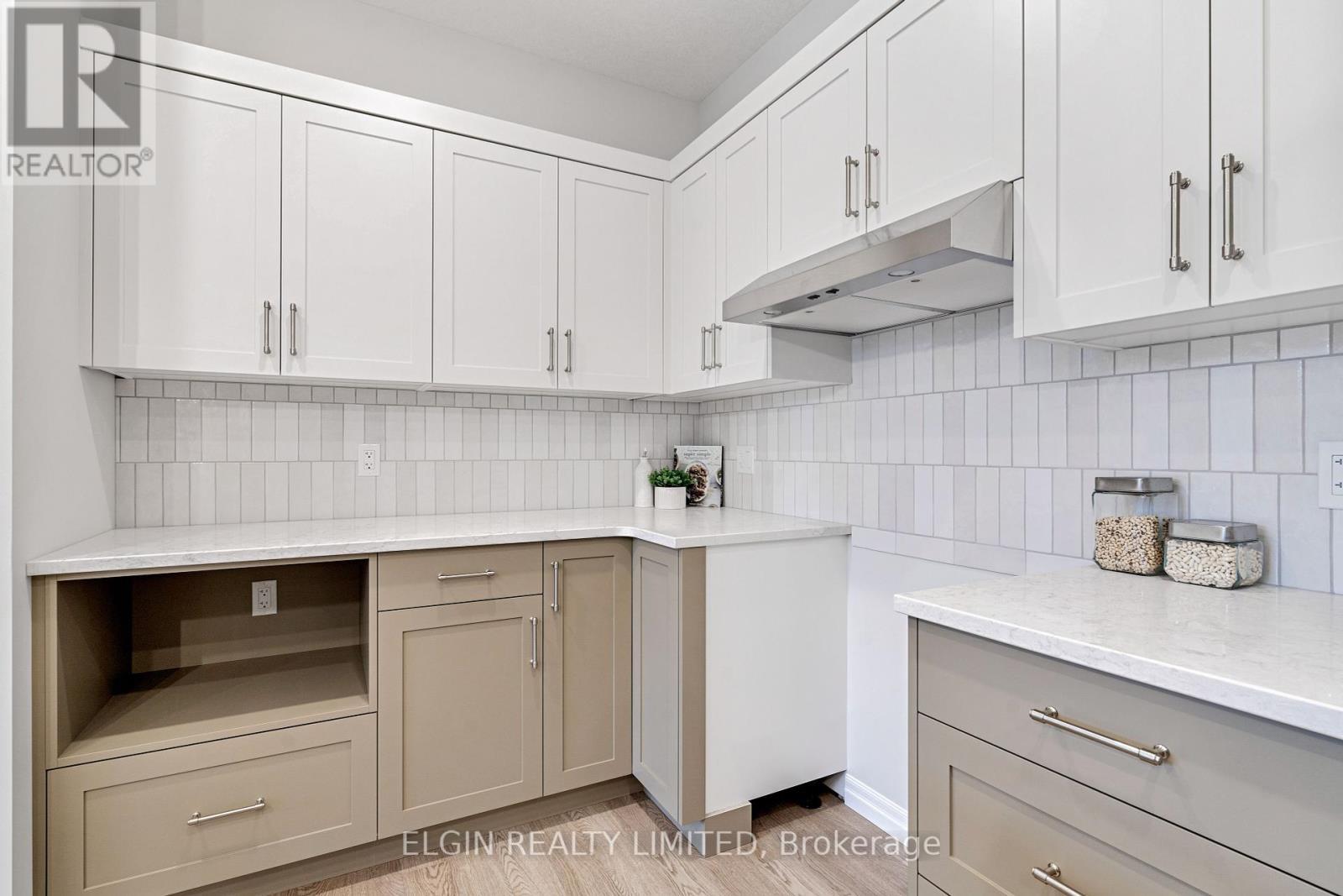 8 Columbus Court, Central Elgin, ON - Indoor Photo Showing Kitchen