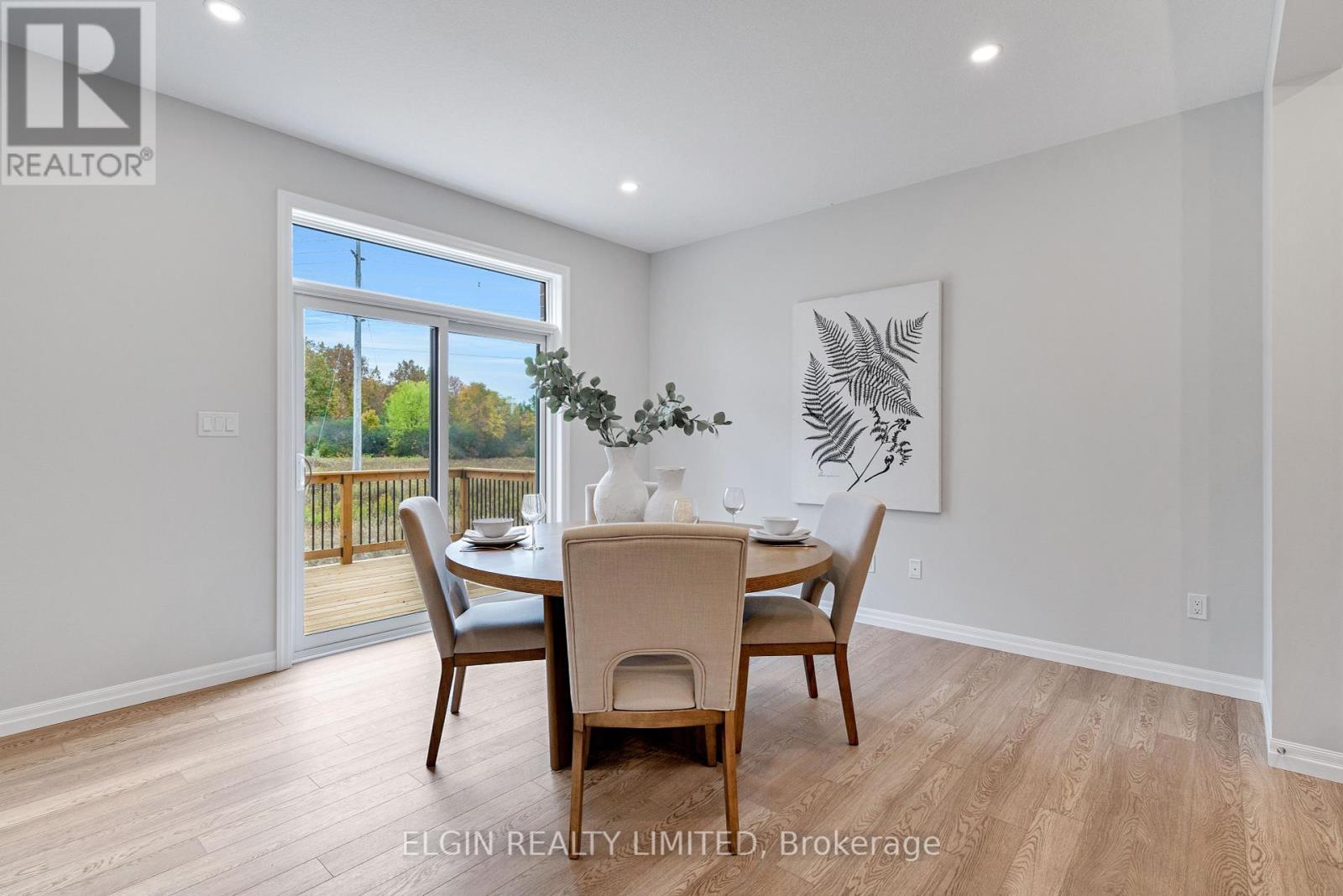 8 Columbus Court, Central Elgin, ON - Indoor Photo Showing Dining Room