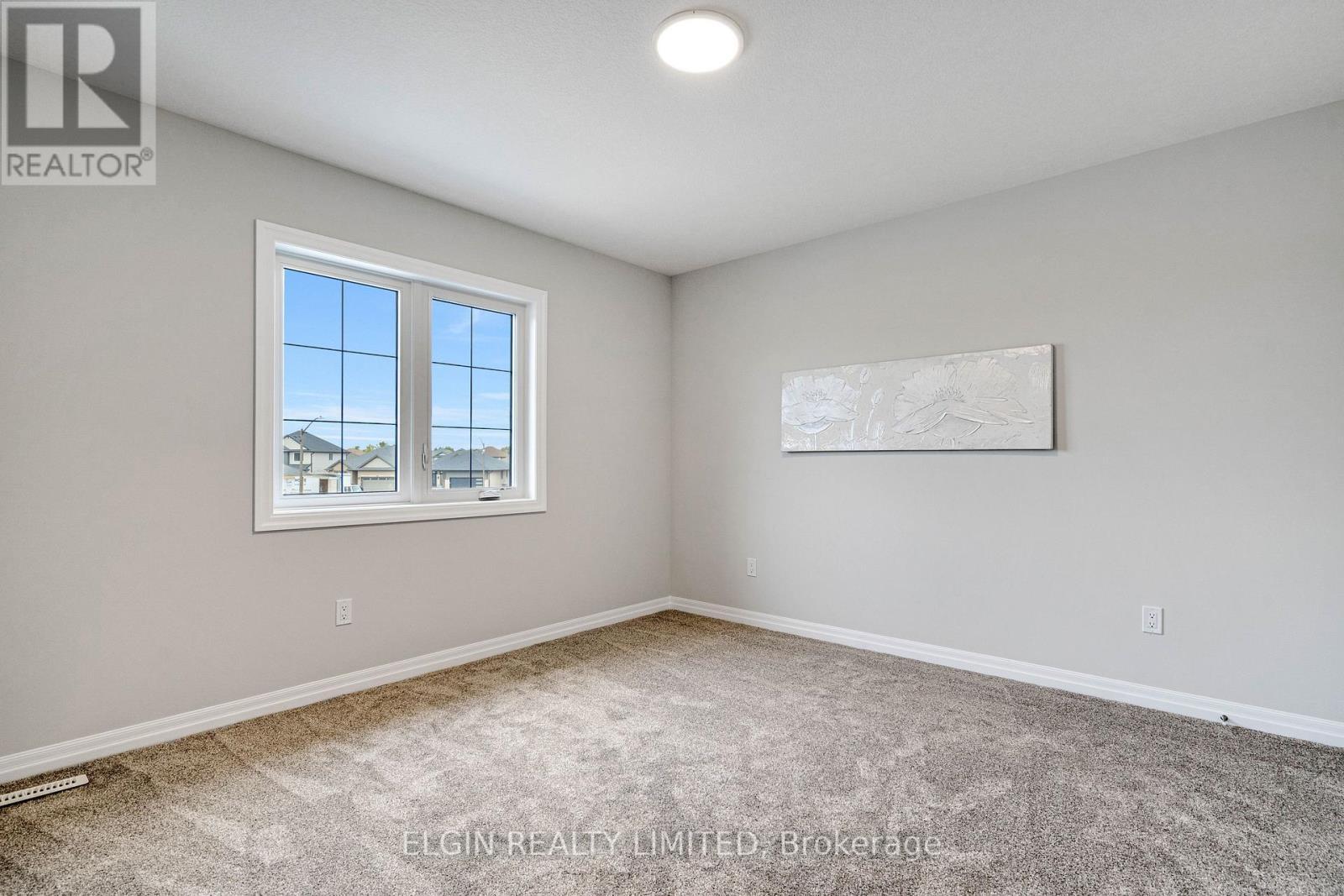 8 Columbus Court, Central Elgin, ON - Indoor Photo Showing Other Room