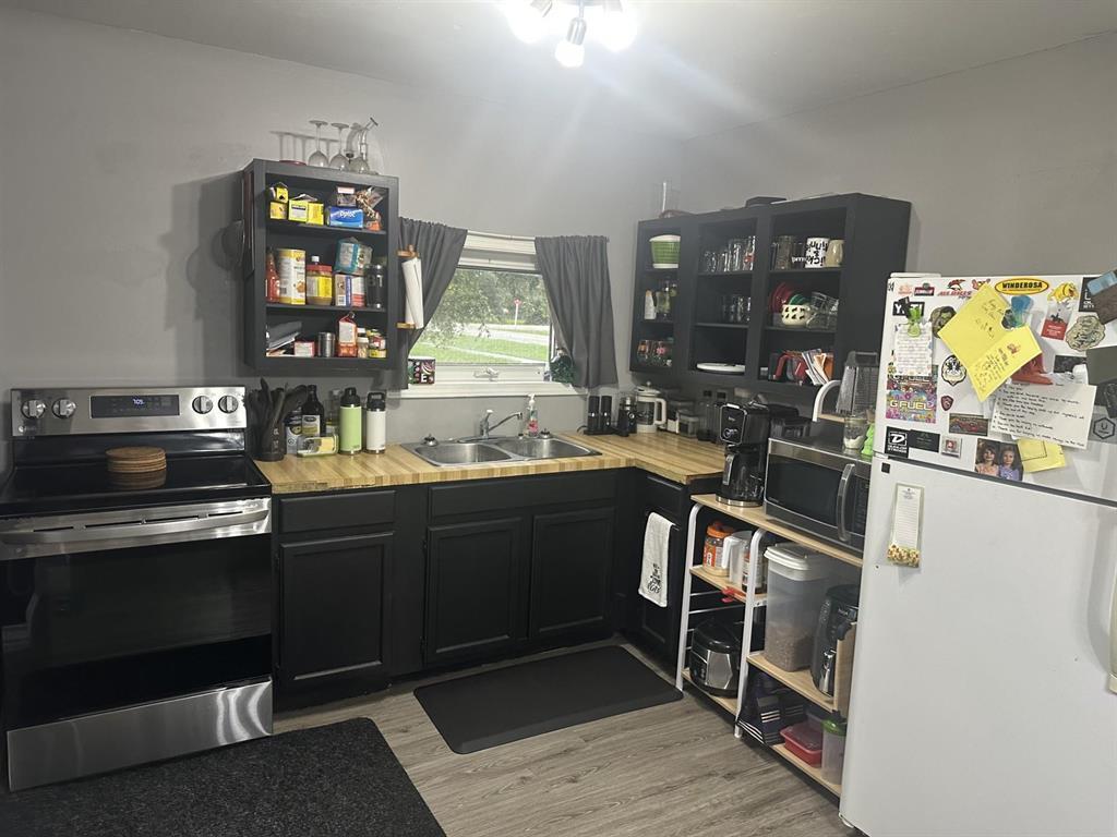 108 3Rd Avenue, Benito, MB - Indoor Photo Showing Kitchen With Double Sink