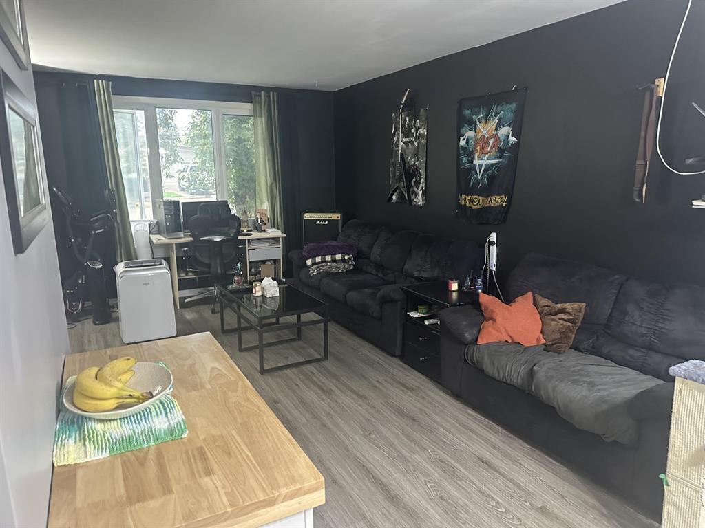 108 3Rd Avenue, Benito, MB - Indoor Photo Showing Living Room