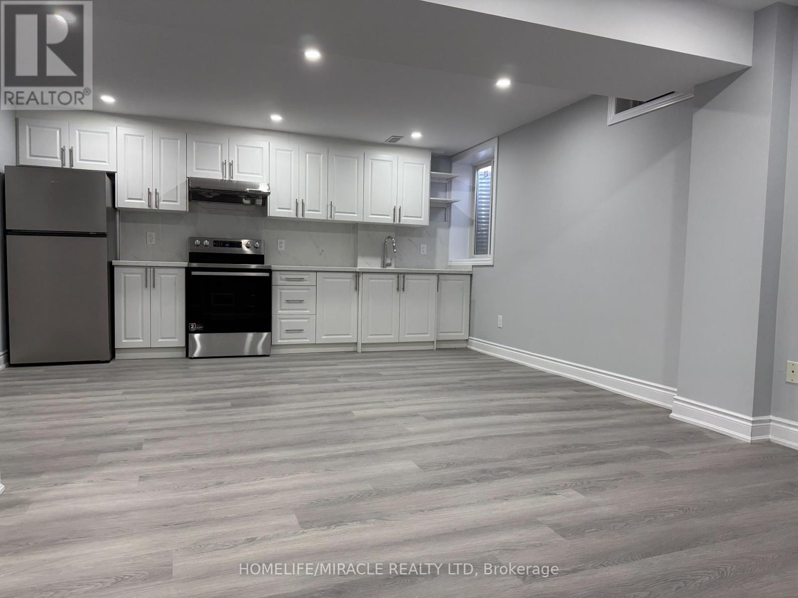 31 Flurry Circle, Brampton, ON - Indoor Photo Showing Kitchen