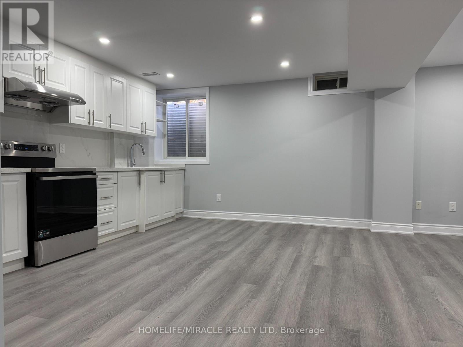 31 Flurry Circle, Brampton, ON - Indoor Photo Showing Kitchen