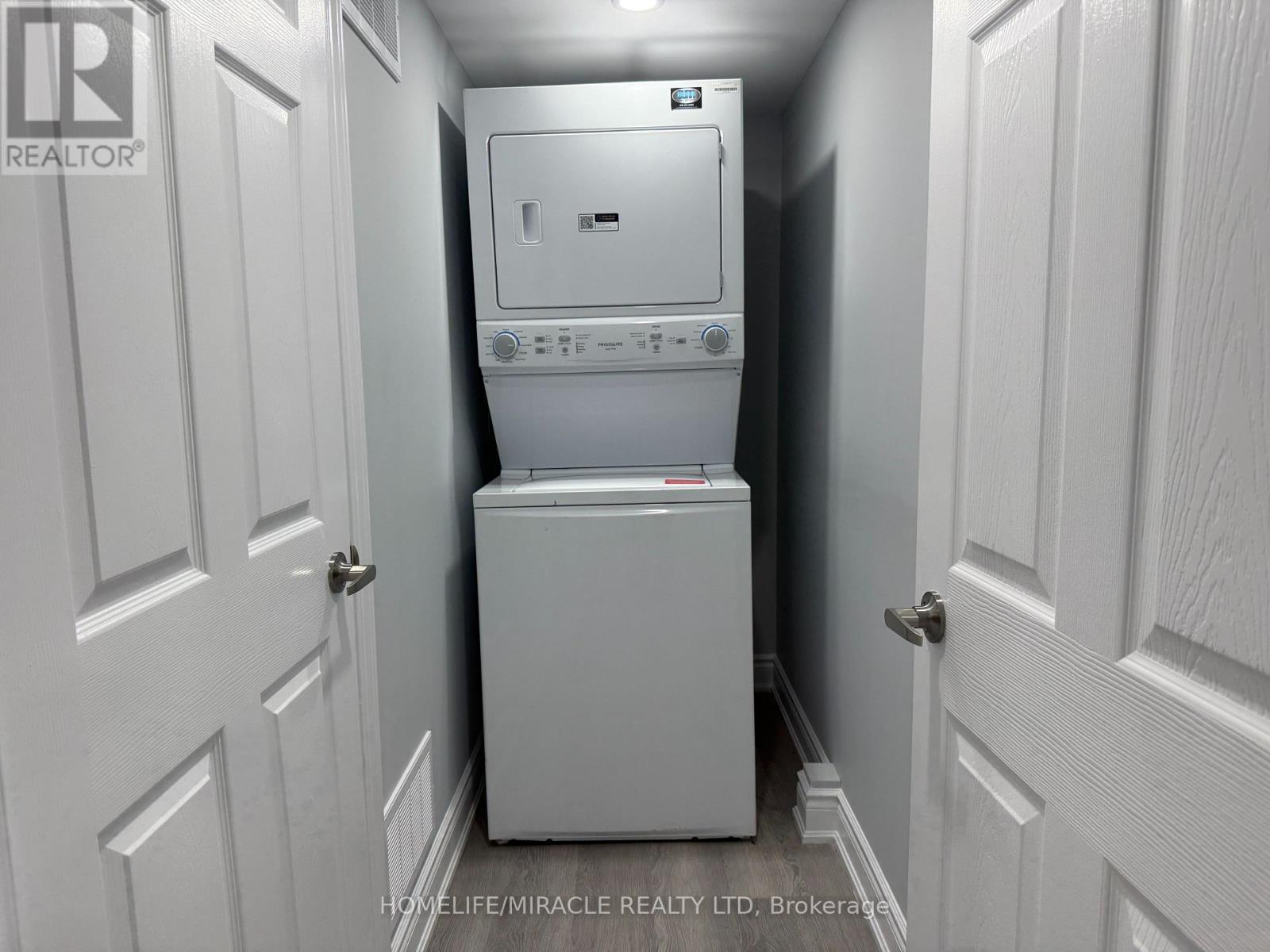 31 Flurry Circle, Brampton, ON - Indoor Photo Showing Laundry Room