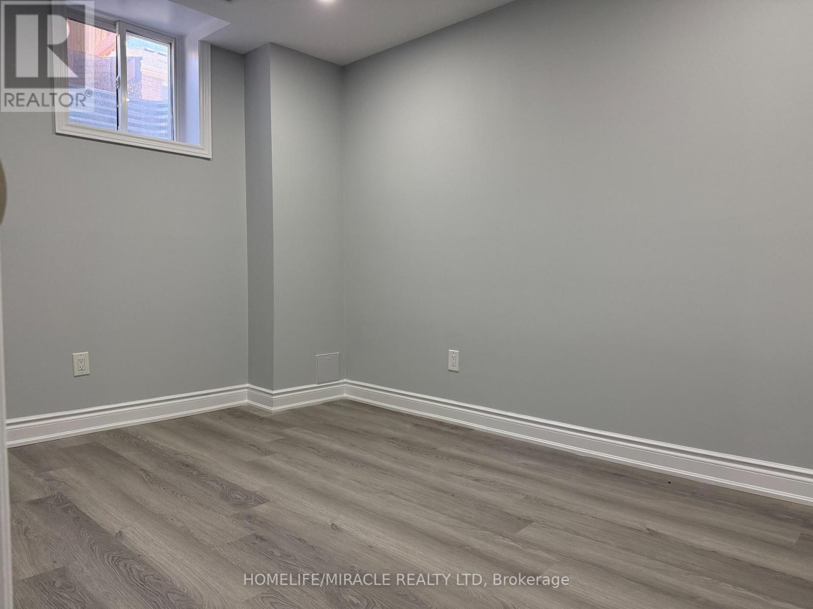 31 Flurry Circle, Brampton, ON - Indoor Photo Showing Other Room