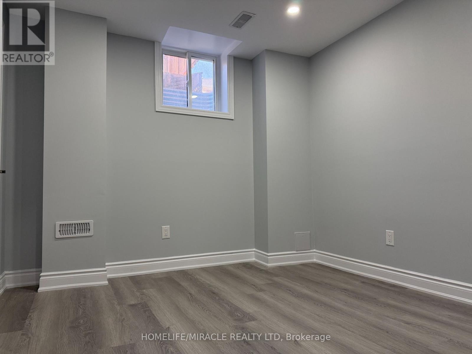 31 Flurry Circle, Brampton, ON - Indoor Photo Showing Other Room