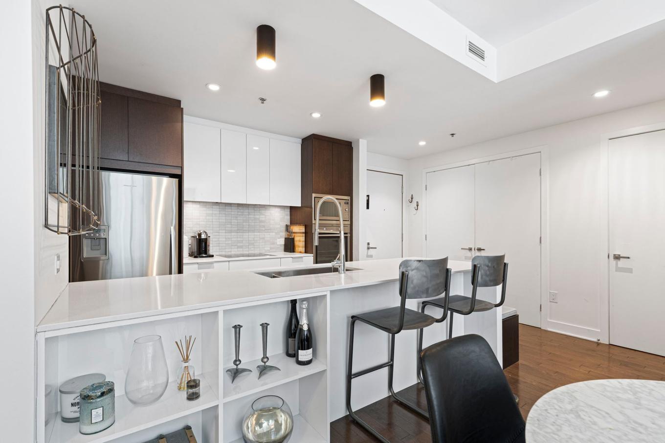 Cuisine - 308-1548 Rue Des Bassins, Montréal (Le Sud-Ouest), QC - Indoor Photo Showing Kitchen With Upgraded Kitchen