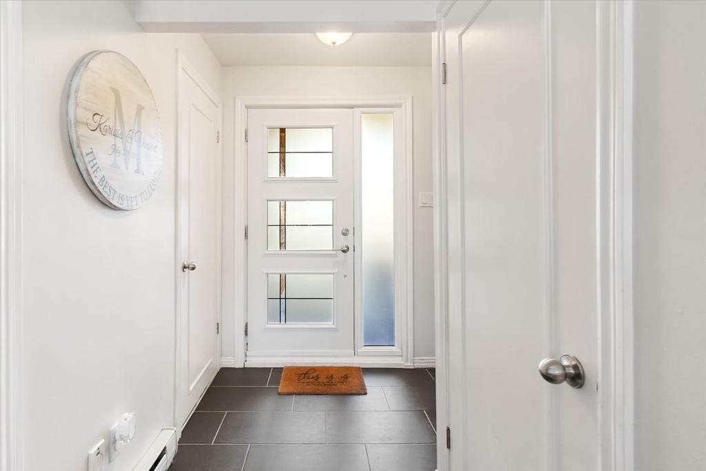 Hall d'entrée/Vestibule - 259 5E Avenue, Pincourt, QC - Indoor Photo Showing Other Room