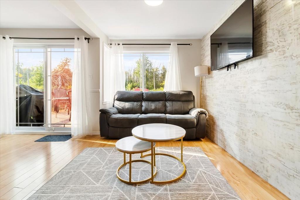 Salon - 259 5E Avenue, Pincourt, QC - Indoor Photo Showing Living Room