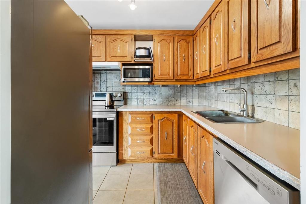 Cuisine - 259 5E Avenue, Pincourt, QC - Indoor Photo Showing Kitchen With Double Sink