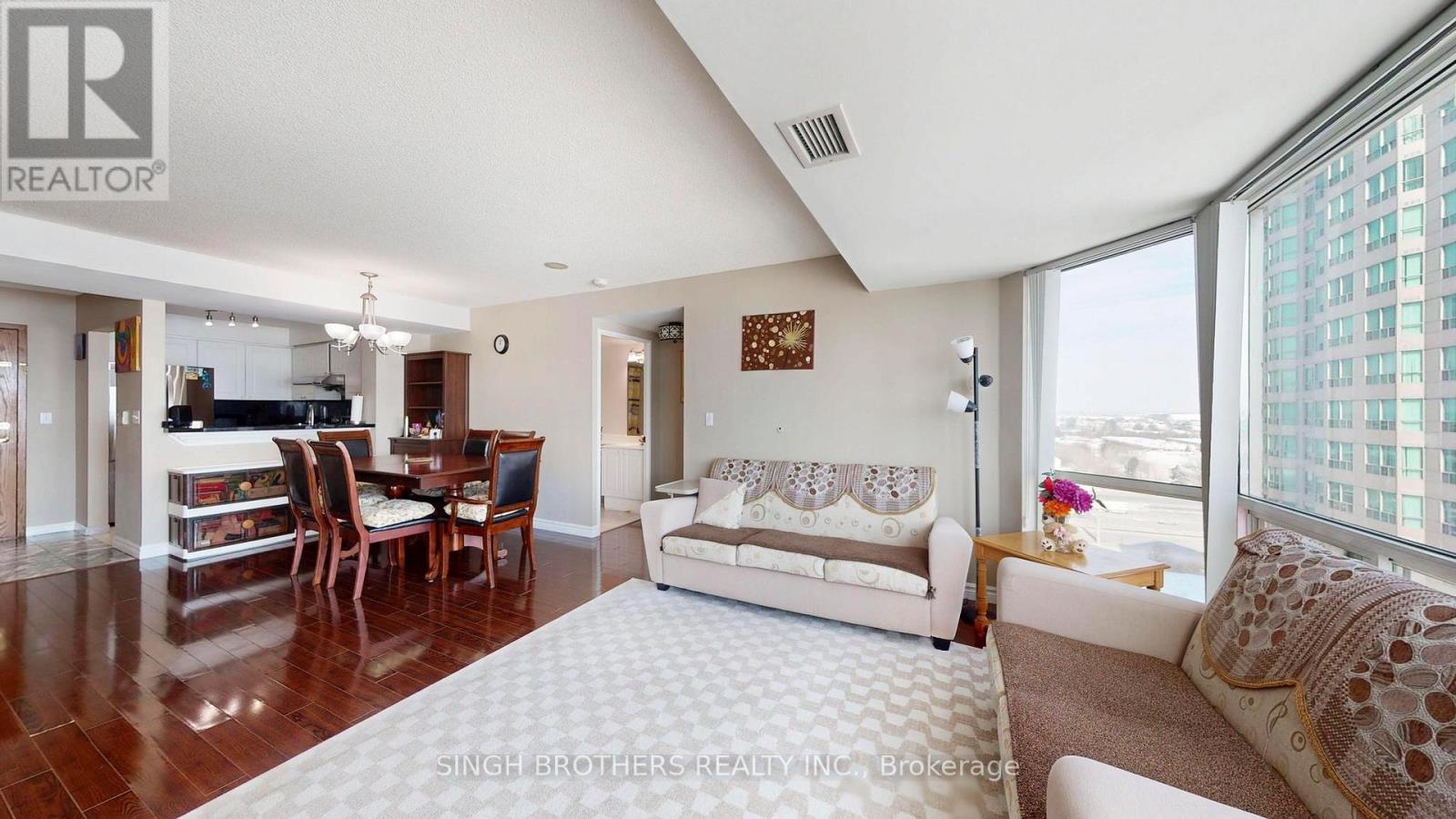 1505 - 1 Lee Centre Drive, Toronto, ON - Indoor Photo Showing Living Room