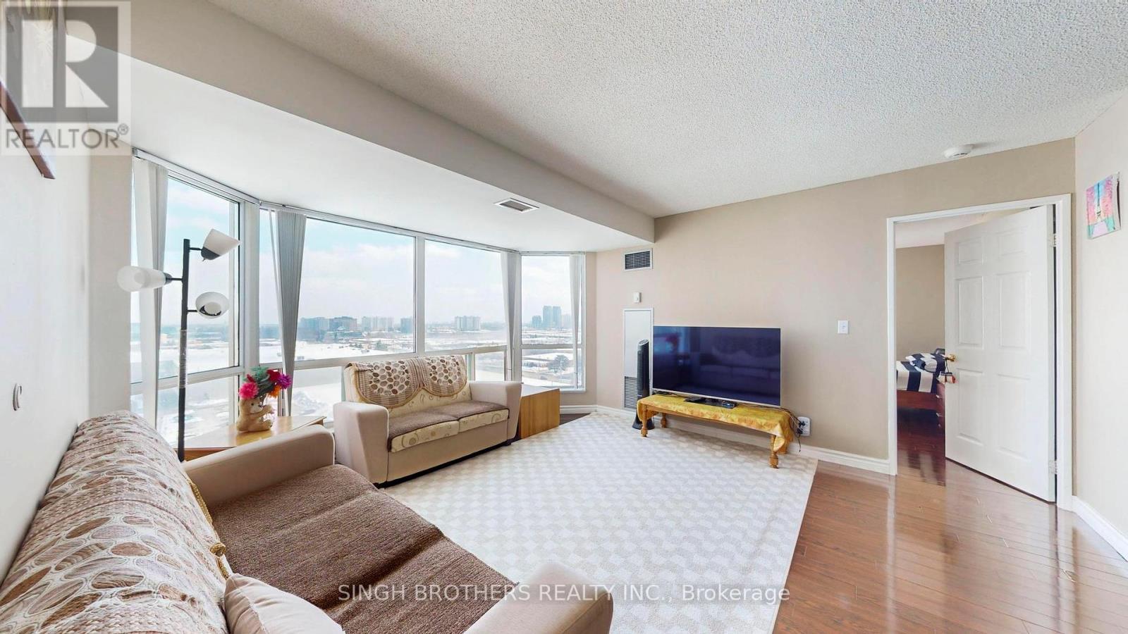 1505 - 1 Lee Centre Drive, Toronto, ON - Indoor Photo Showing Living Room