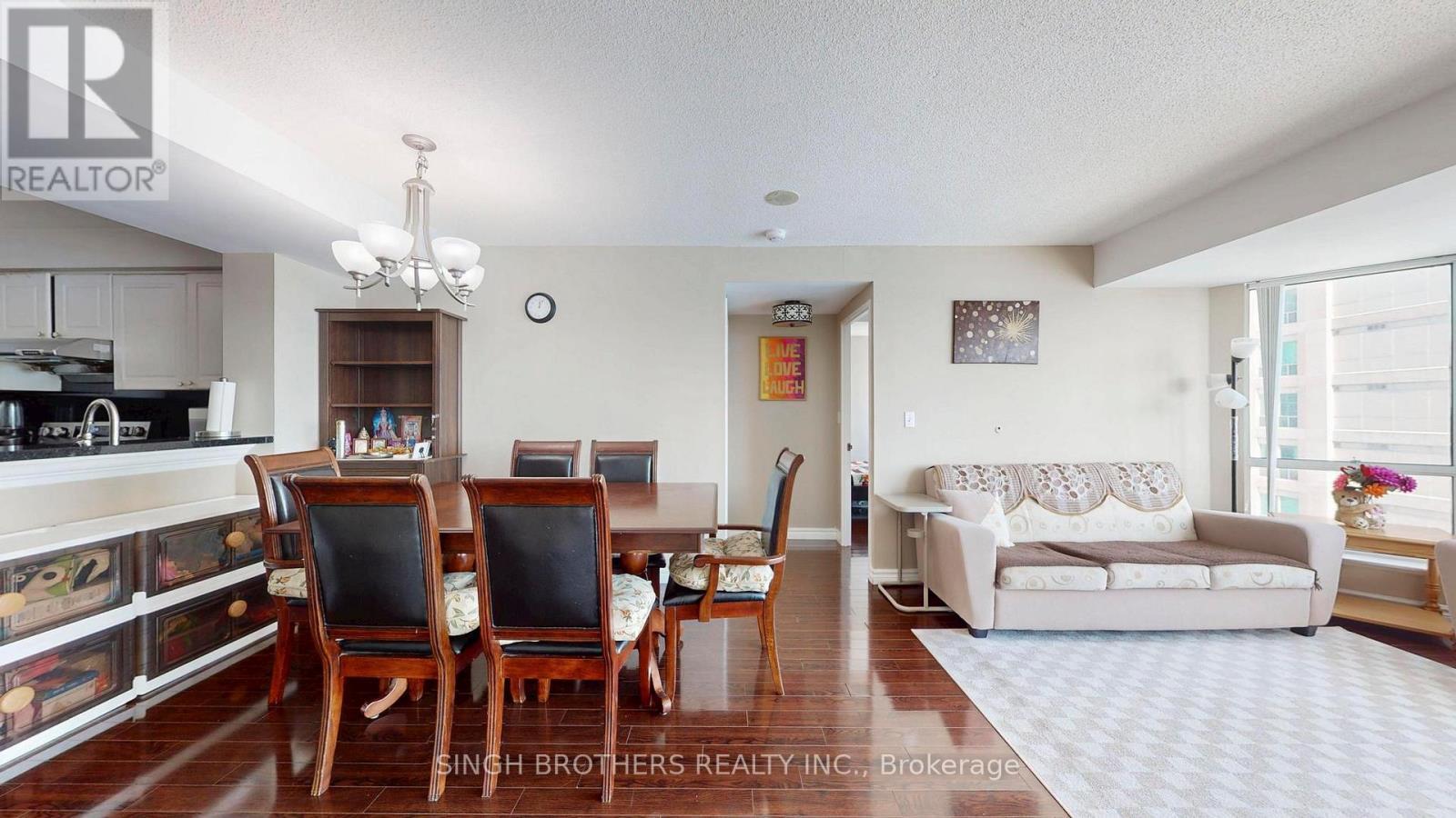 1505 - 1 Lee Centre Drive, Toronto, ON - Indoor Photo Showing Living Room
