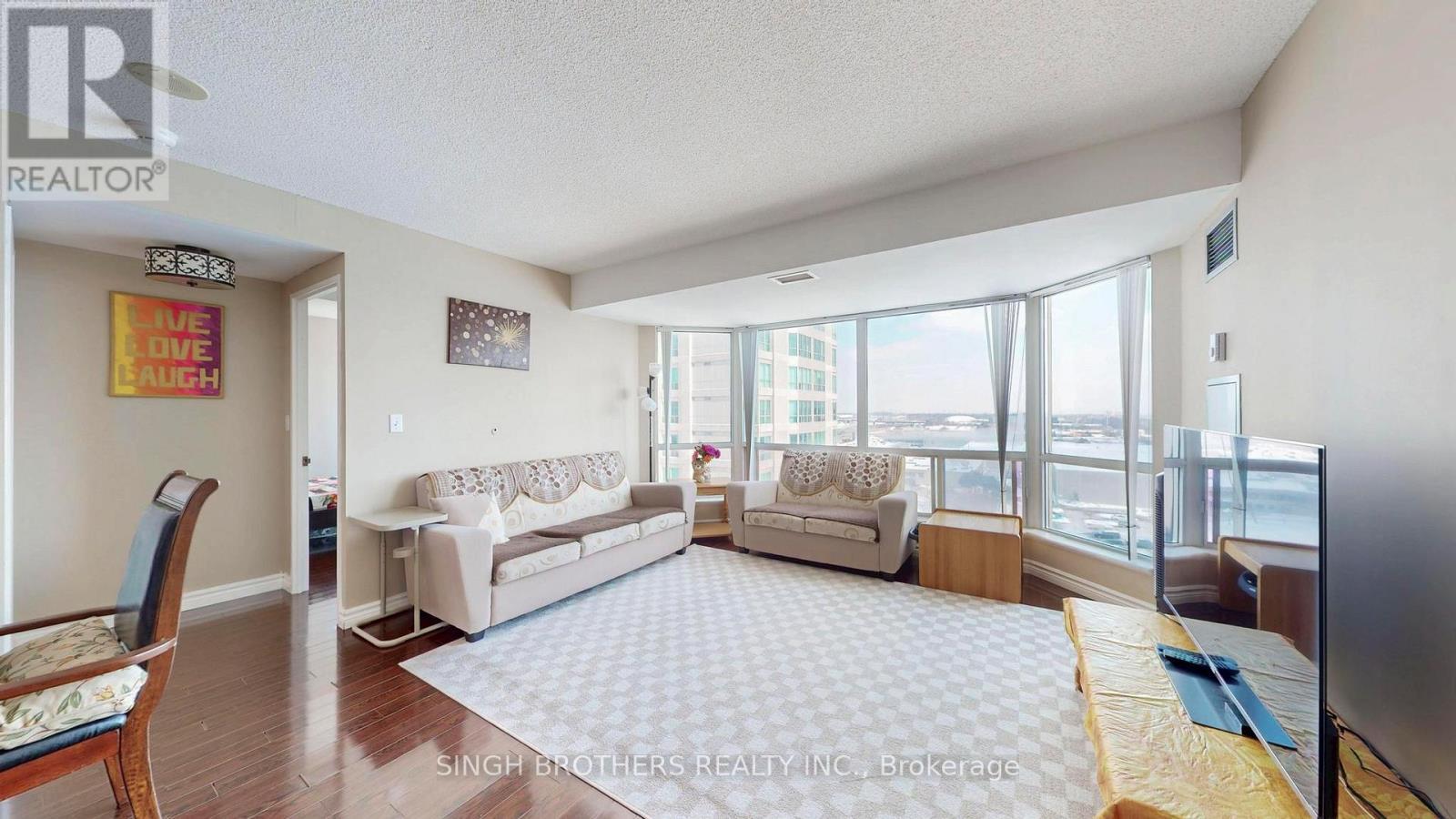1505 - 1 Lee Centre Drive, Toronto, ON - Indoor Photo Showing Living Room