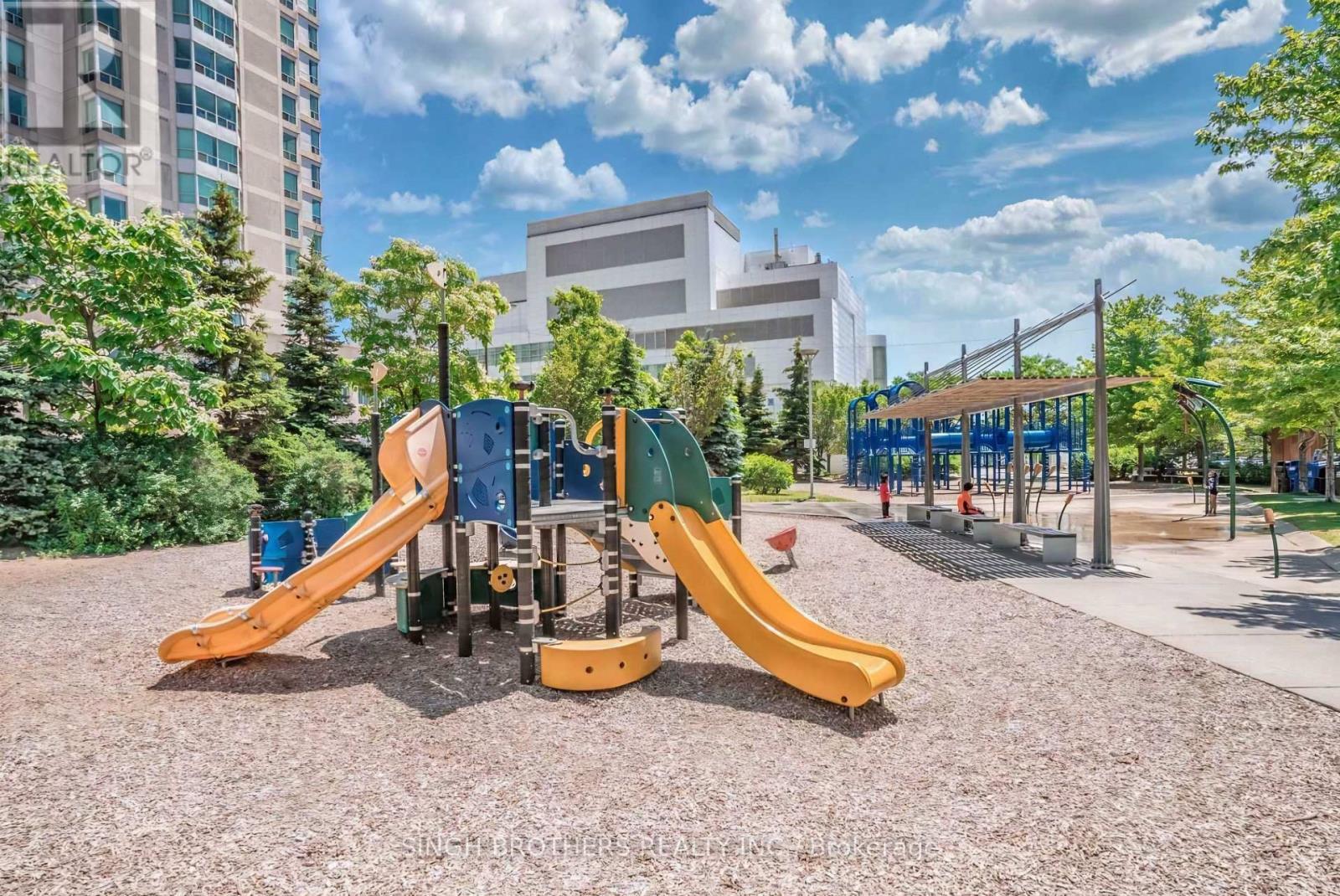 1505 - 1 Lee Centre Drive, Toronto, ON - Outdoor