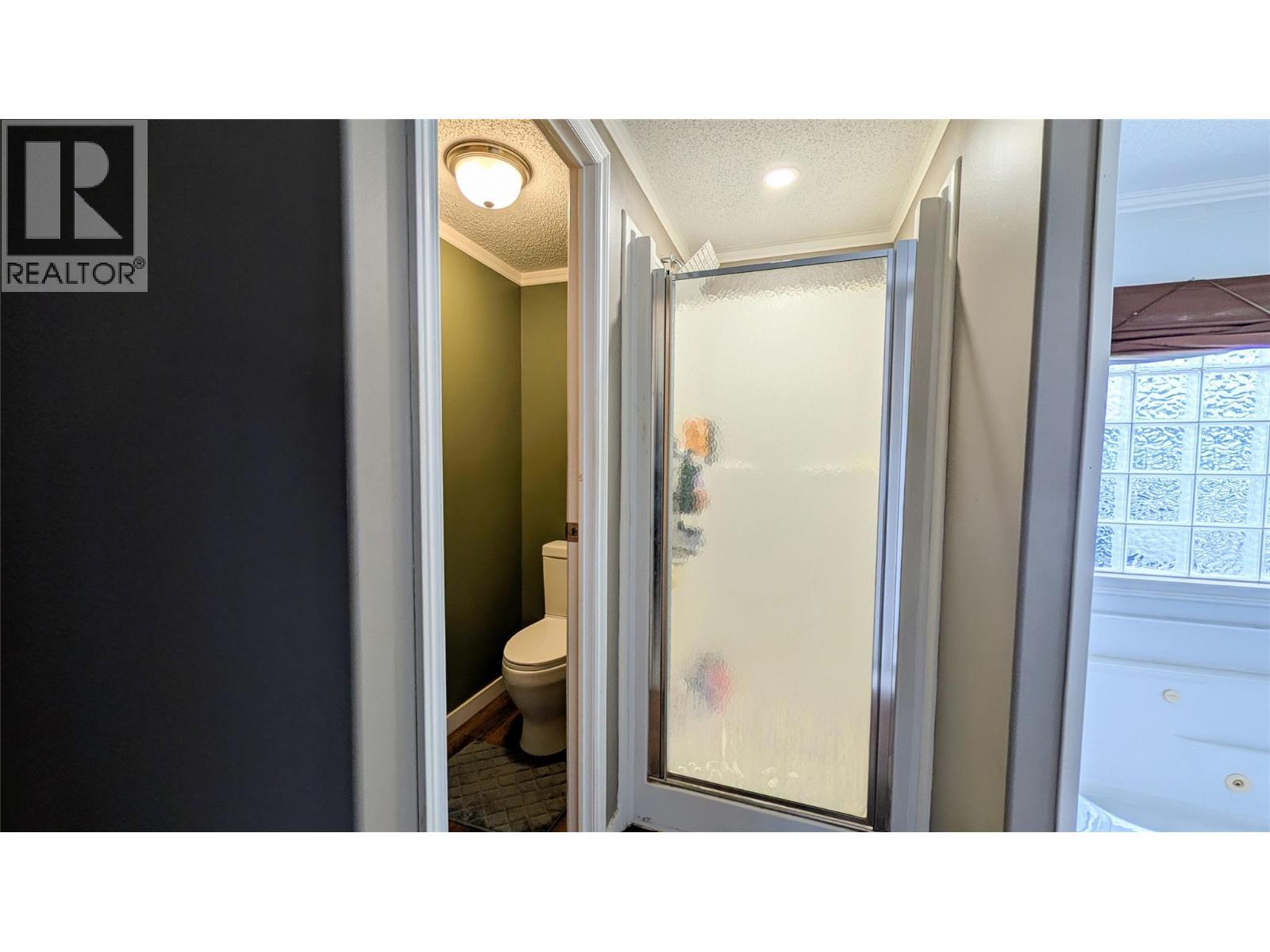 4811 Crescentwood Drive, Edgewater, BC - Indoor Photo Showing Other Room