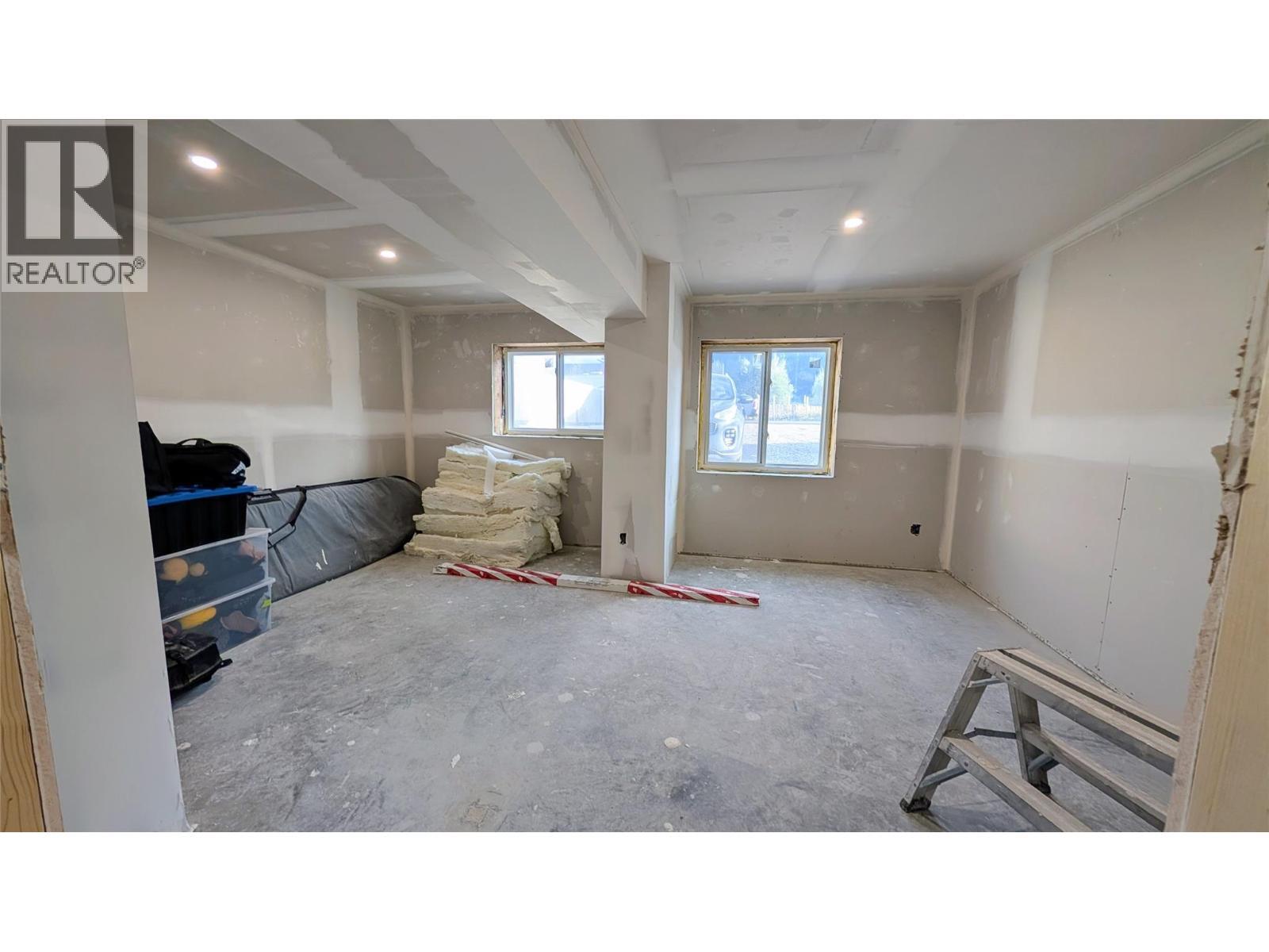 4811 Crescentwood Drive, Edgewater, BC - Indoor