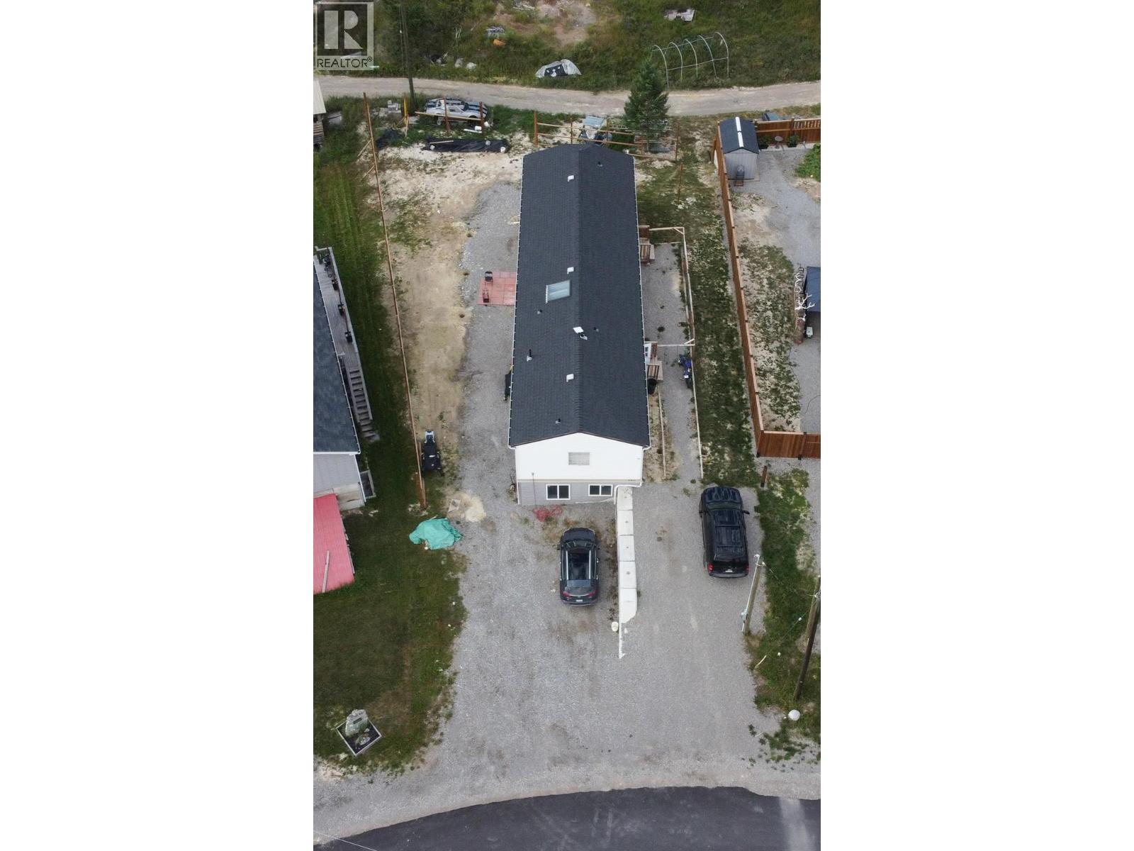 4811 Crescentwood Drive, Edgewater, BC - Outdoor