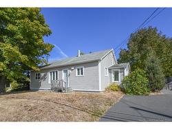 25 rue du Portage ST Caraquet, NB E1W 1A8