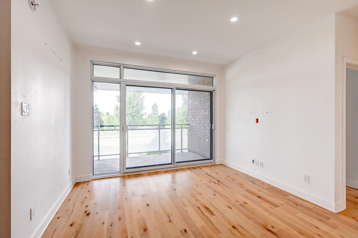 Salon - 201-5505 Boul. Du Quartier, Brossard, QC - Indoor Photo Showing Other Room