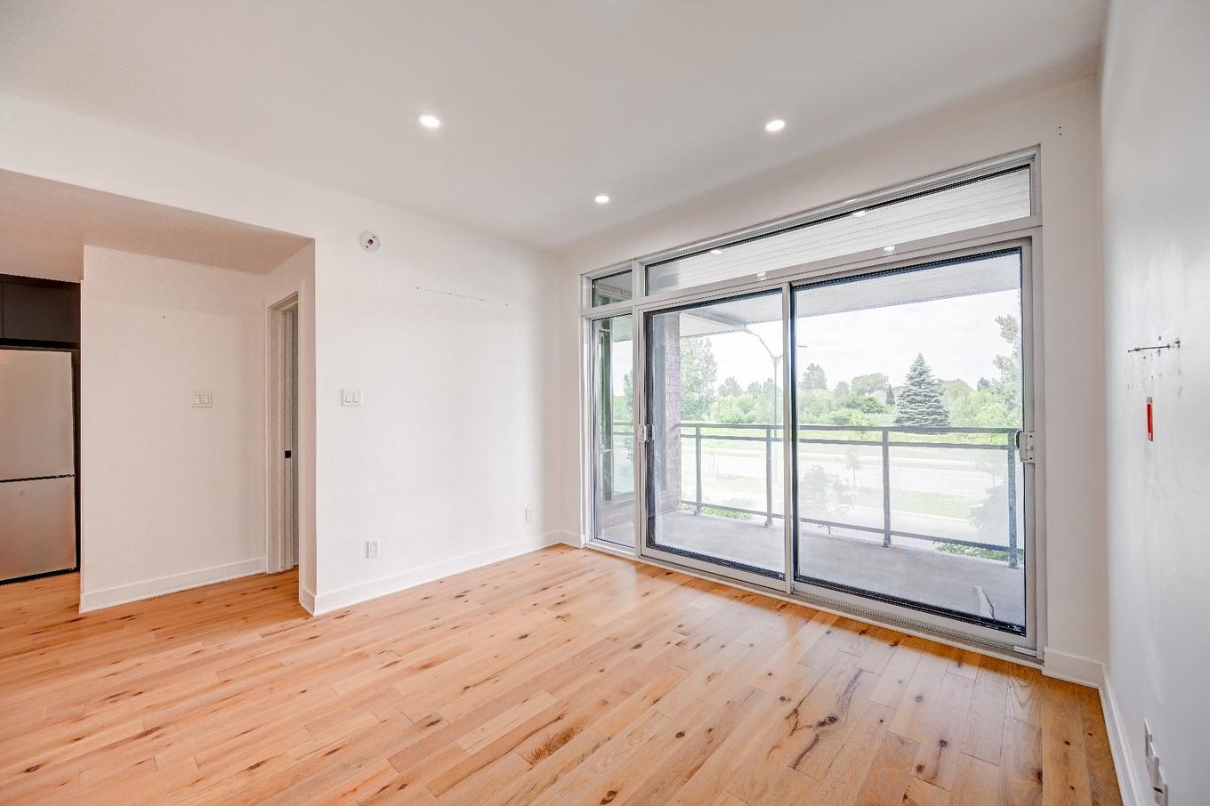 Salon - 201-5505 Boul. Du Quartier, Brossard, QC - Indoor Photo Showing Other Room