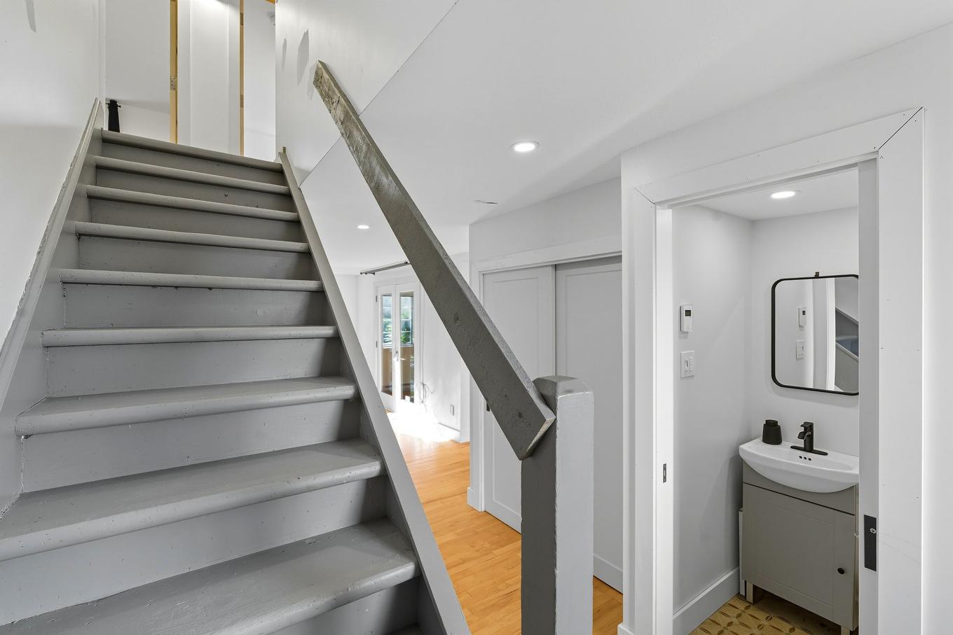 Escalier - 54 Av. Lafleur N., Saint-Sauveur, QC - Indoor Photo Showing Other Room