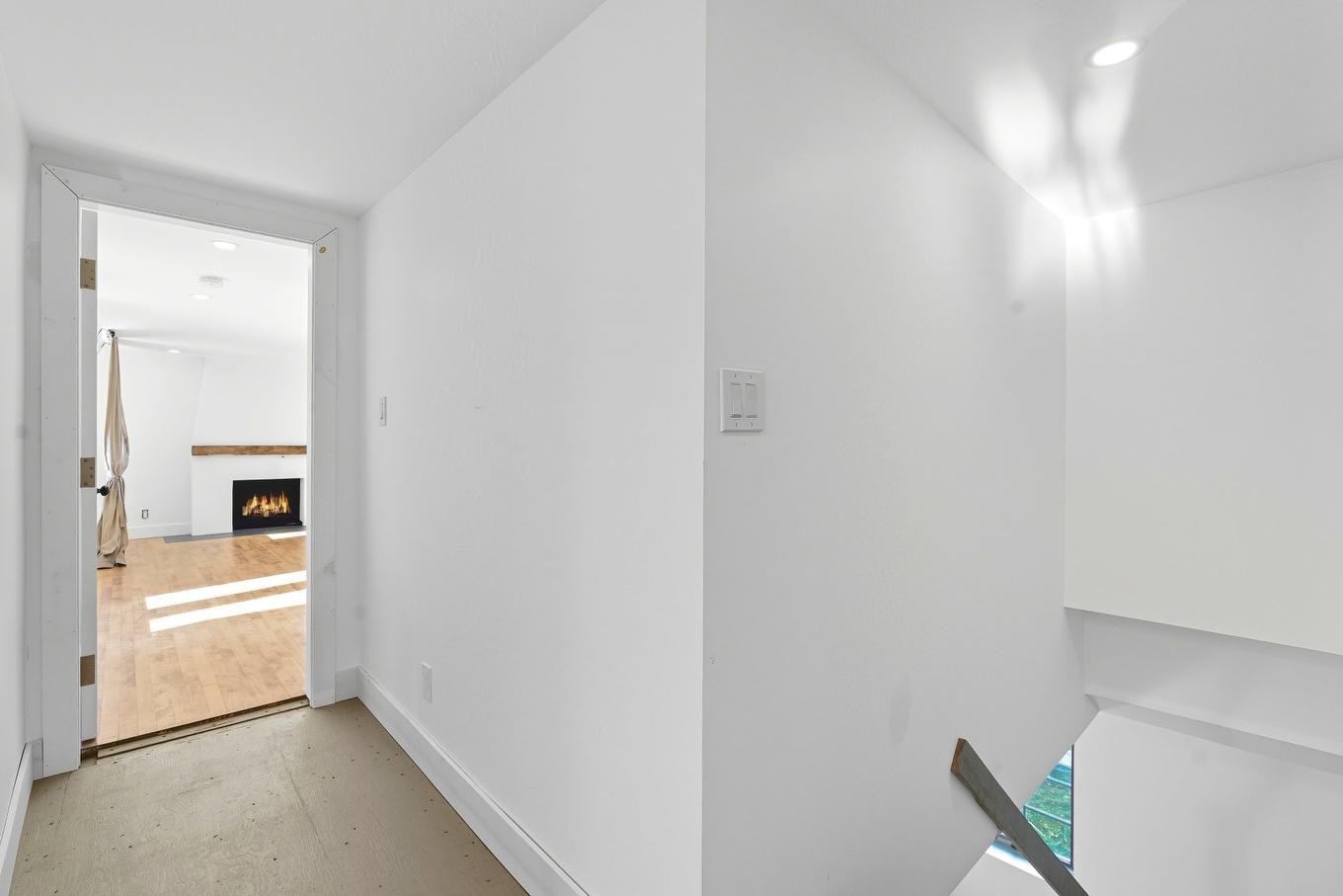 Hall d'entrée/Vestibule - 54 Av. Lafleur N., Saint-Sauveur, QC - Indoor Photo Showing Other Room