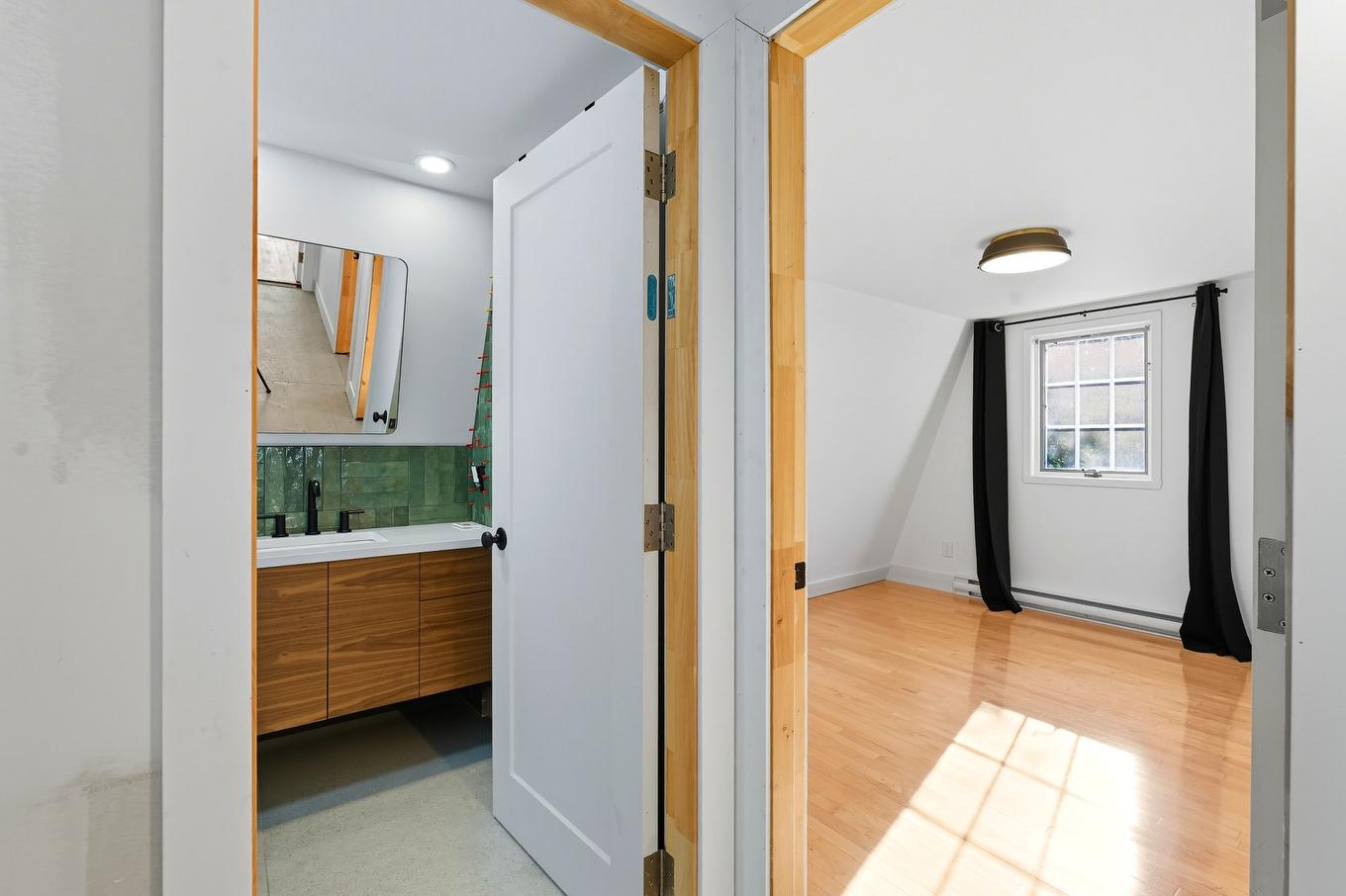 Salle de bains - 54 Av. Lafleur N., Saint-Sauveur, QC - Indoor Photo Showing Other Room