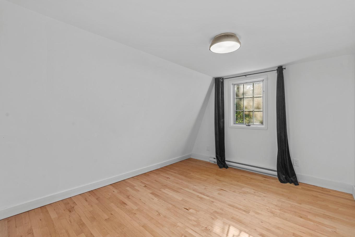 Chambre à coucher - 54 Av. Lafleur N., Saint-Sauveur, QC - Indoor Photo Showing Other Room