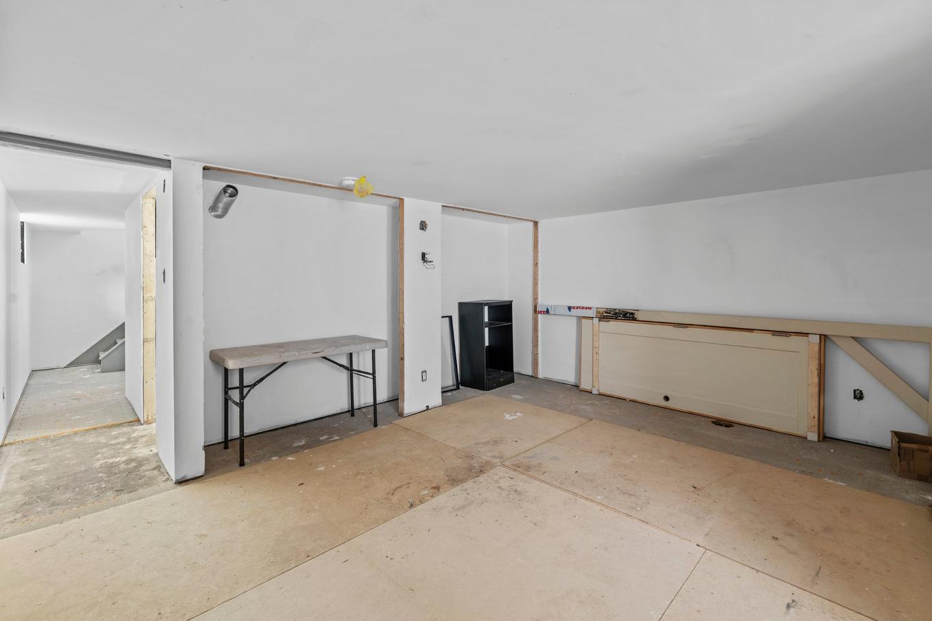 Sous-sol - 54 Av. Lafleur N., Saint-Sauveur, QC - Indoor Photo Showing Garage