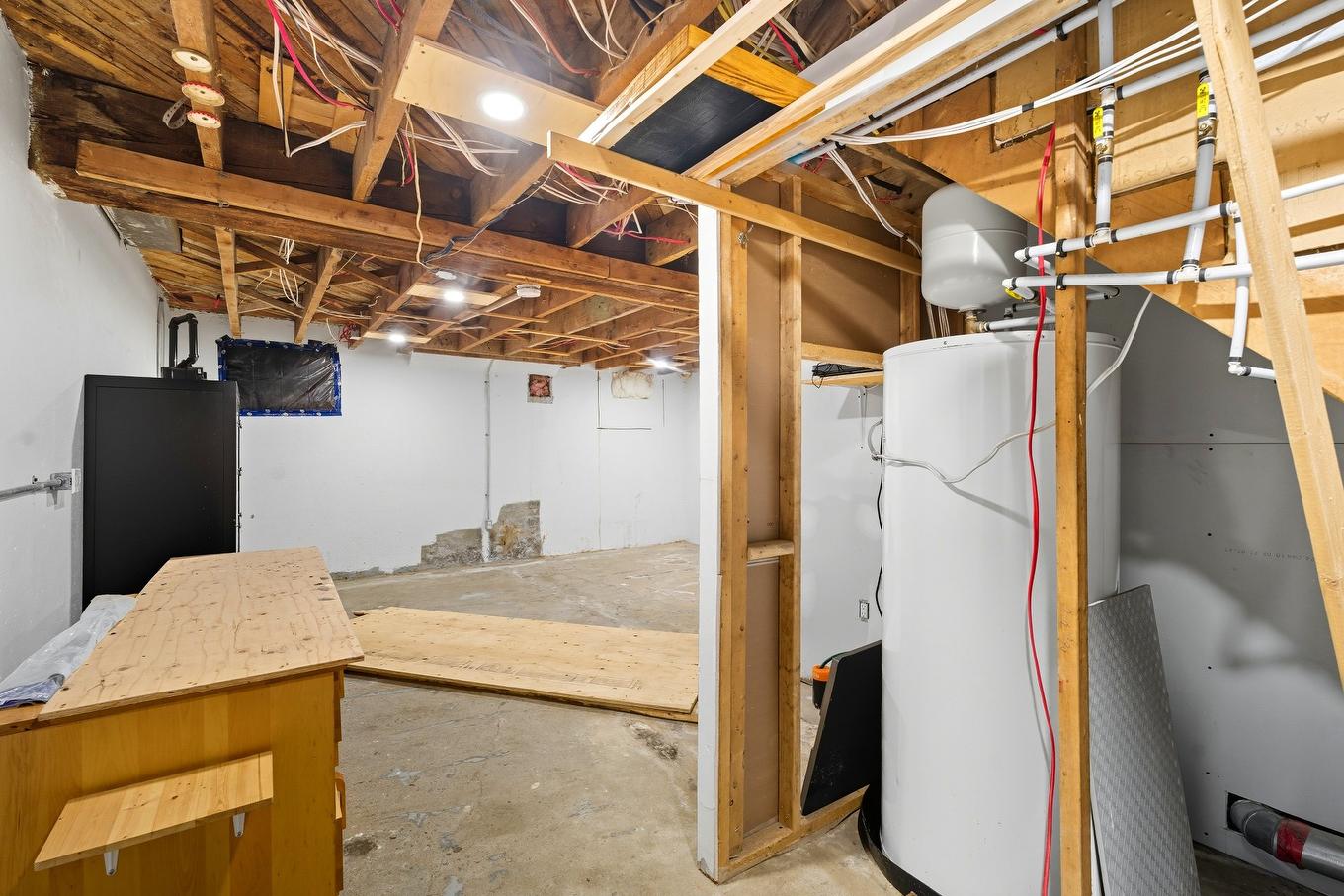 Atelier - 54 Av. Lafleur N., Saint-Sauveur, QC - Indoor Photo Showing Basement