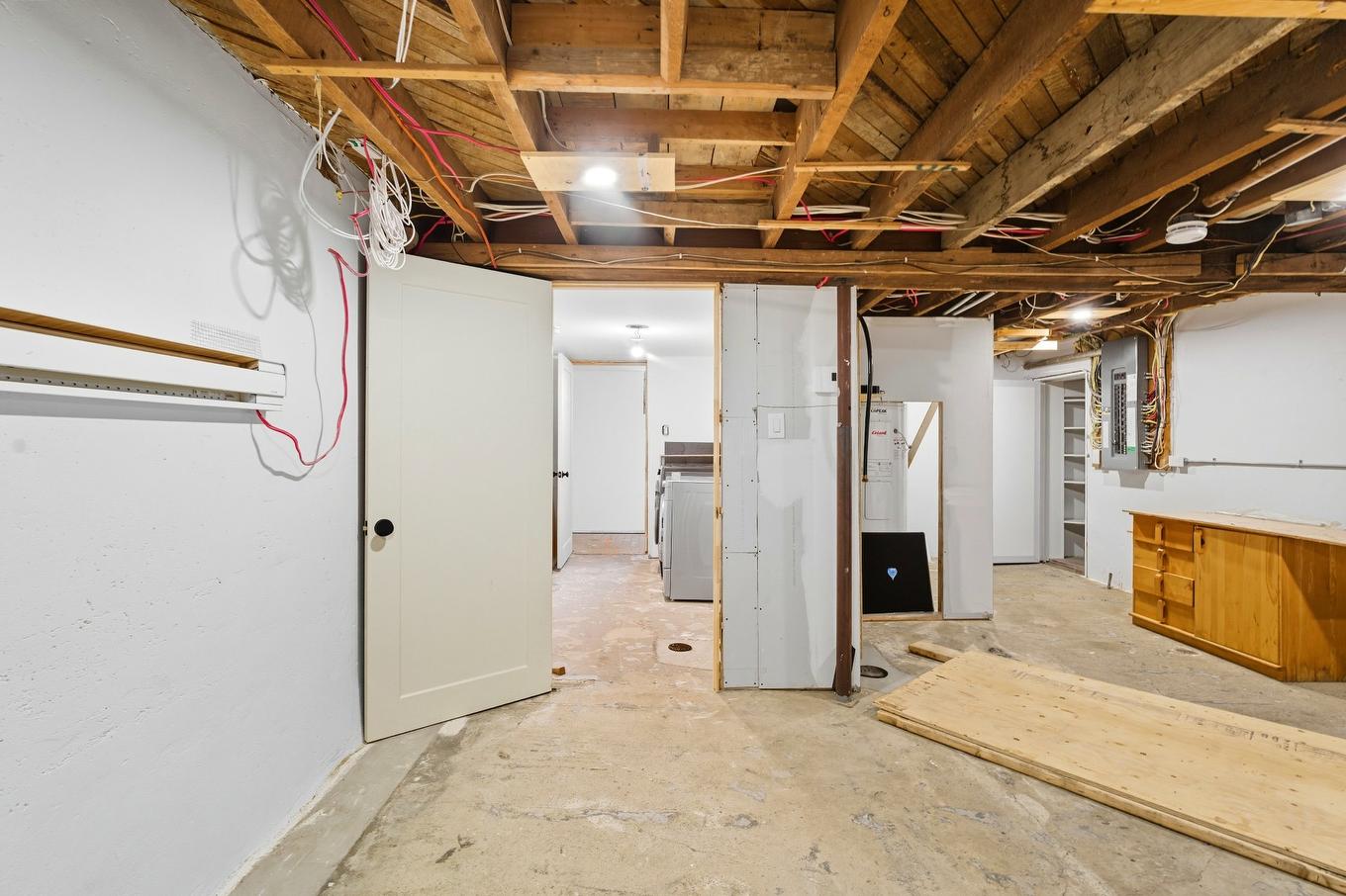 Atelier - 54 Av. Lafleur N., Saint-Sauveur, QC - Indoor Photo Showing Basement