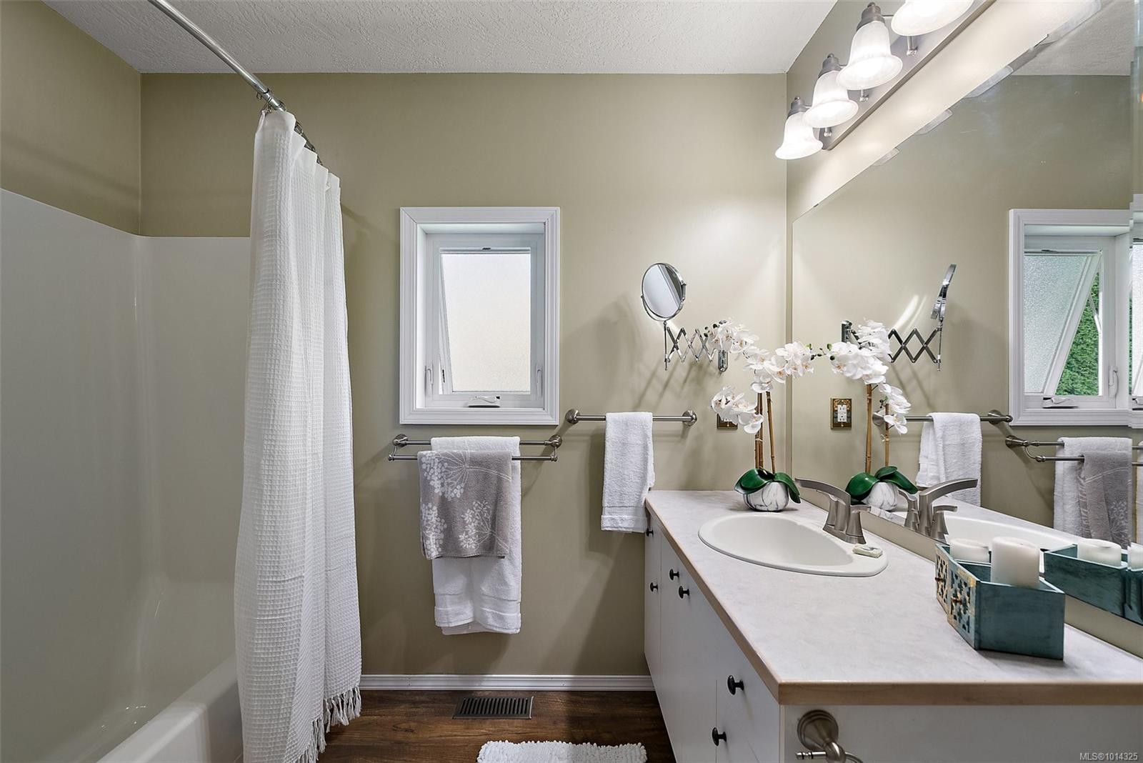 3224 Hillwood Rd, Duncan, BC - Indoor Photo Showing Bathroom