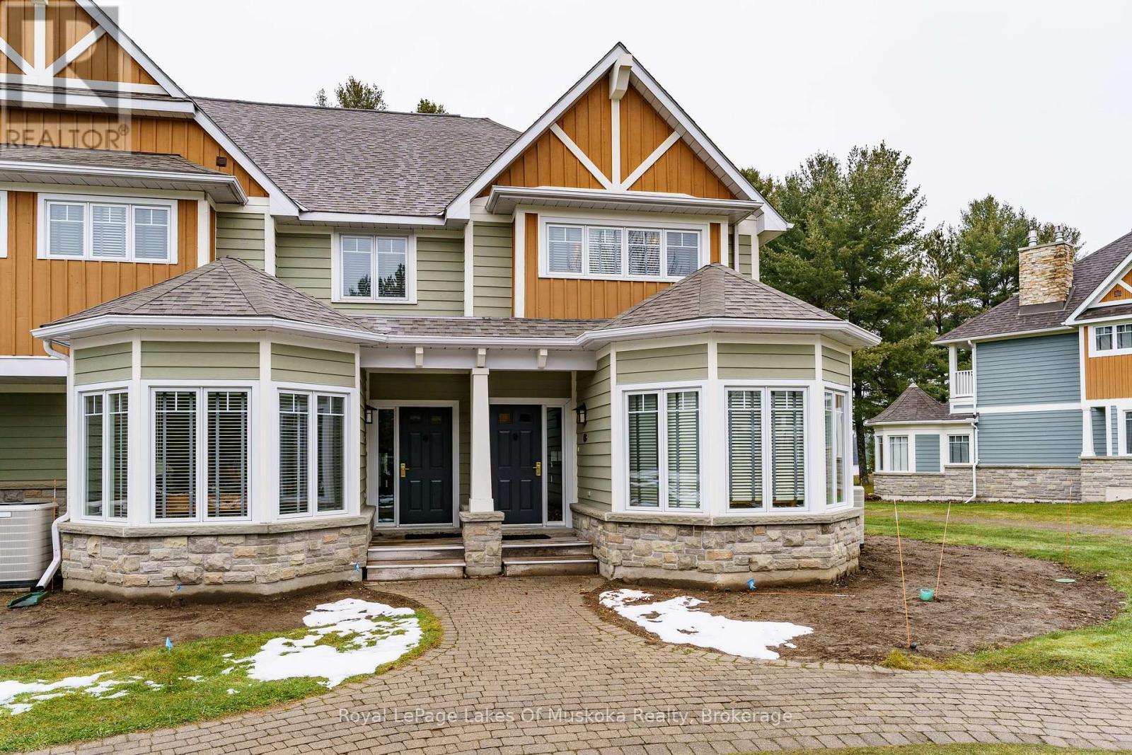 Back view - Villa 1 Week 9 - 1020 Birch Glen Road, Lake Of Bays (Mclean), ON