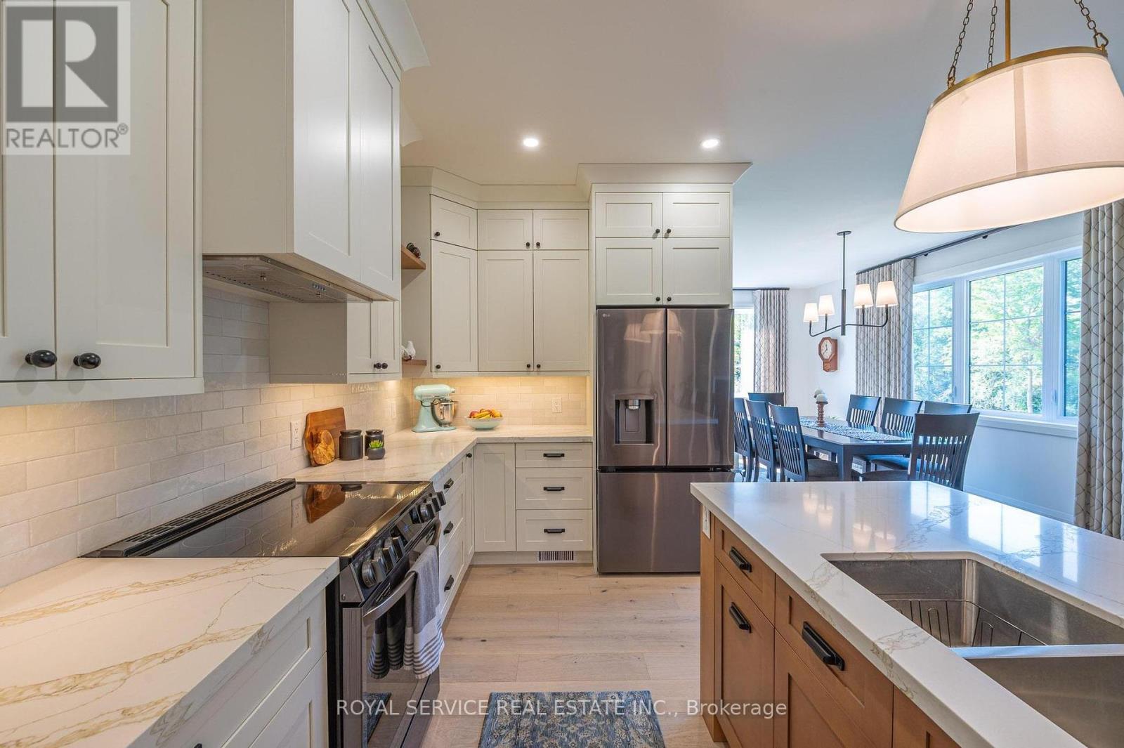137 Ridgeline Drive, Alnwick/Haldimand (Grafton), ON - Indoor Photo Showing Kitchen With Double Sink With Upgraded Kitchen
