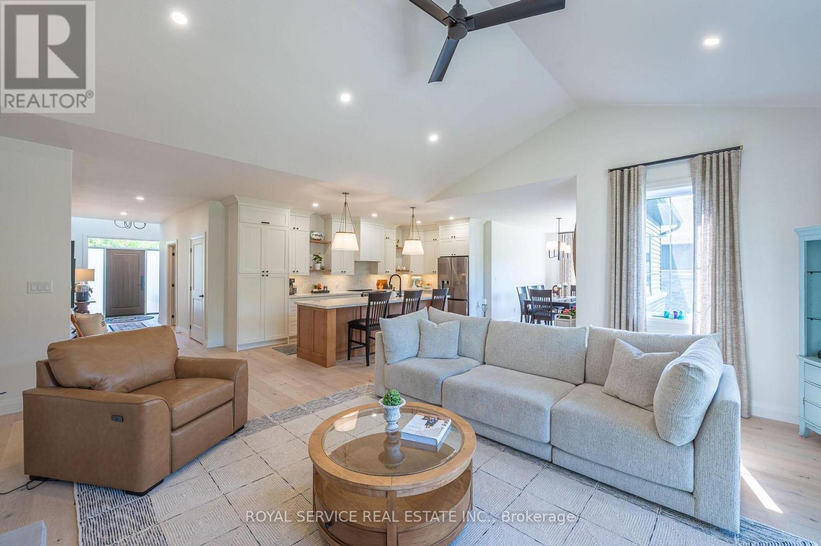 137 Ridgeline Drive, Alnwick/Haldimand (Grafton), ON - Indoor Photo Showing Living Room
