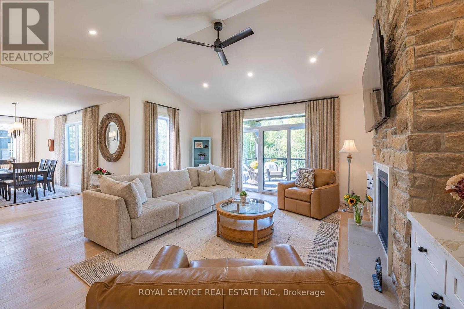 137 Ridgeline Drive, Alnwick/Haldimand (Grafton), ON - Indoor Photo Showing Living Room