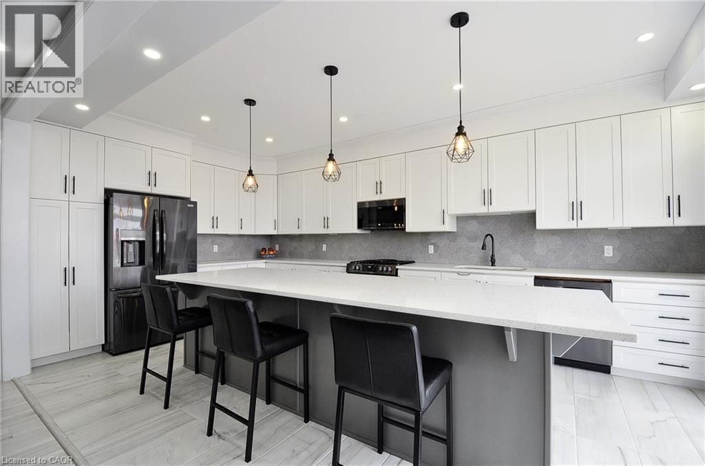 21 Gourlay Farm Lane, Ayr, ON - Indoor Photo Showing Kitchen With Upgraded Kitchen