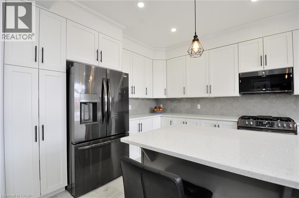21 Gourlay Farm Lane, Ayr, ON - Indoor Photo Showing Kitchen