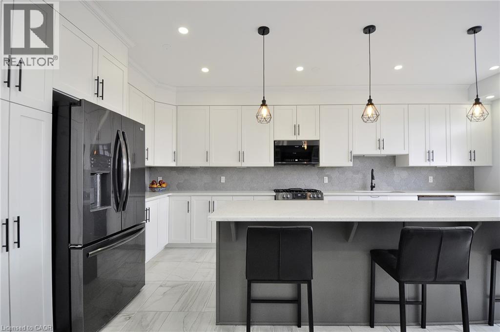 21 Gourlay Farm Lane, Ayr, ON - Indoor Photo Showing Kitchen With Upgraded Kitchen
