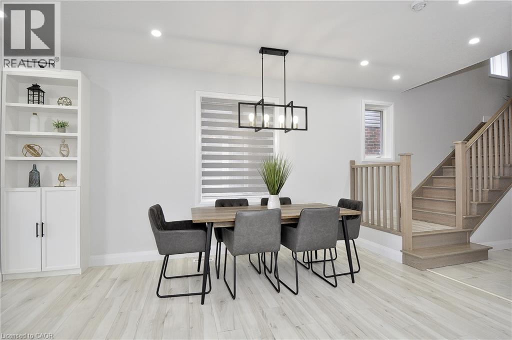 21 Gourlay Farm Lane, Ayr, ON - Indoor Photo Showing Dining Room