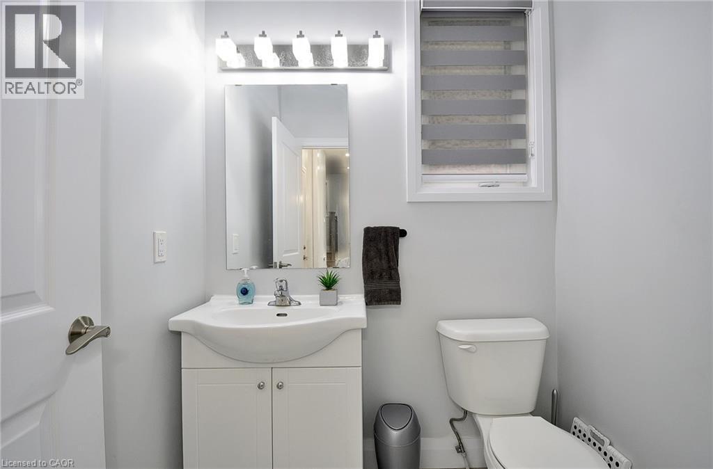 21 Gourlay Farm Lane, Ayr, ON - Indoor Photo Showing Bathroom