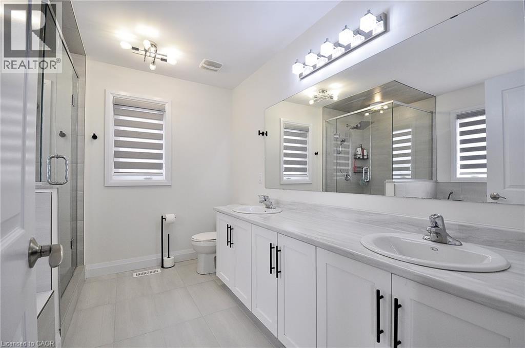 21 Gourlay Farm Lane, Ayr, ON - Indoor Photo Showing Bathroom