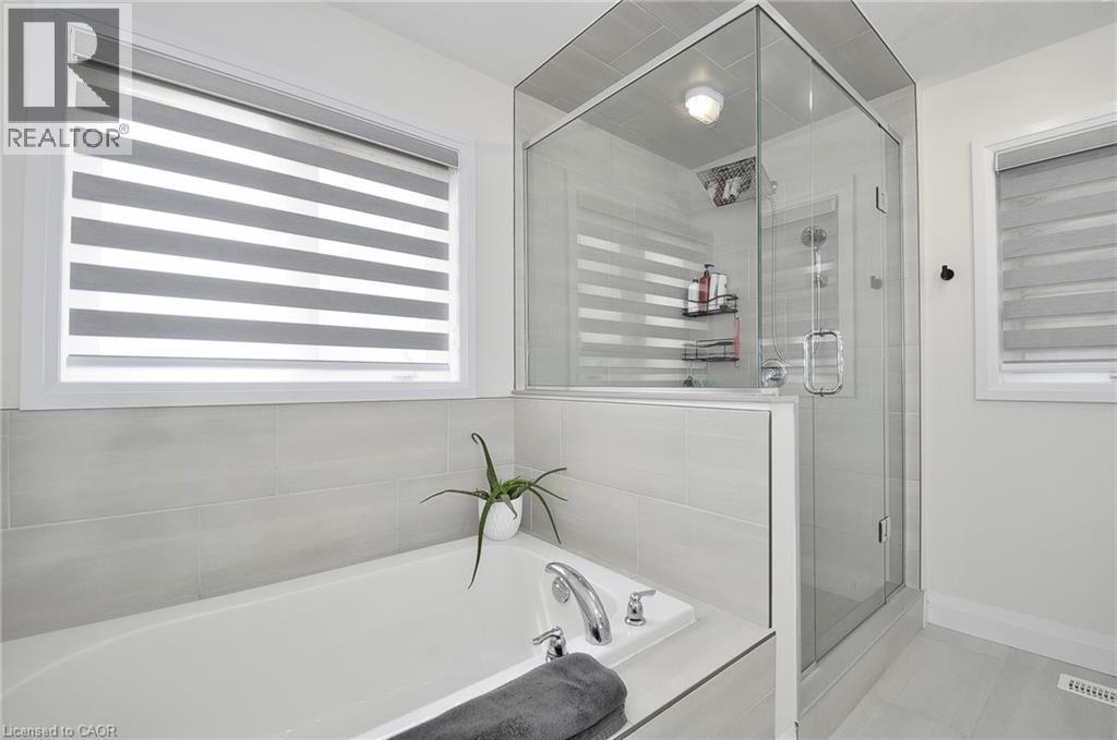 21 Gourlay Farm Lane, Ayr, ON - Indoor Photo Showing Bathroom